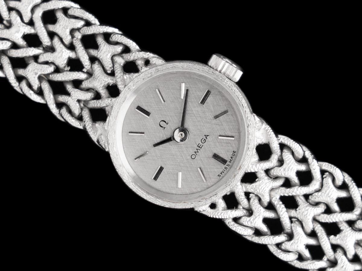 NAMED ONE OF WATCHPRO MAGAZINE’S “HOT 100” - THE TOP 100 INFLUENCERS OF THE U.S. WATCH INDUSTRY. HOW CAN WE SERVE YOU?

We’re new to offering our carefully curated collection on 1stDibs, but we have sold over 10,000 fine watches and exceptionally