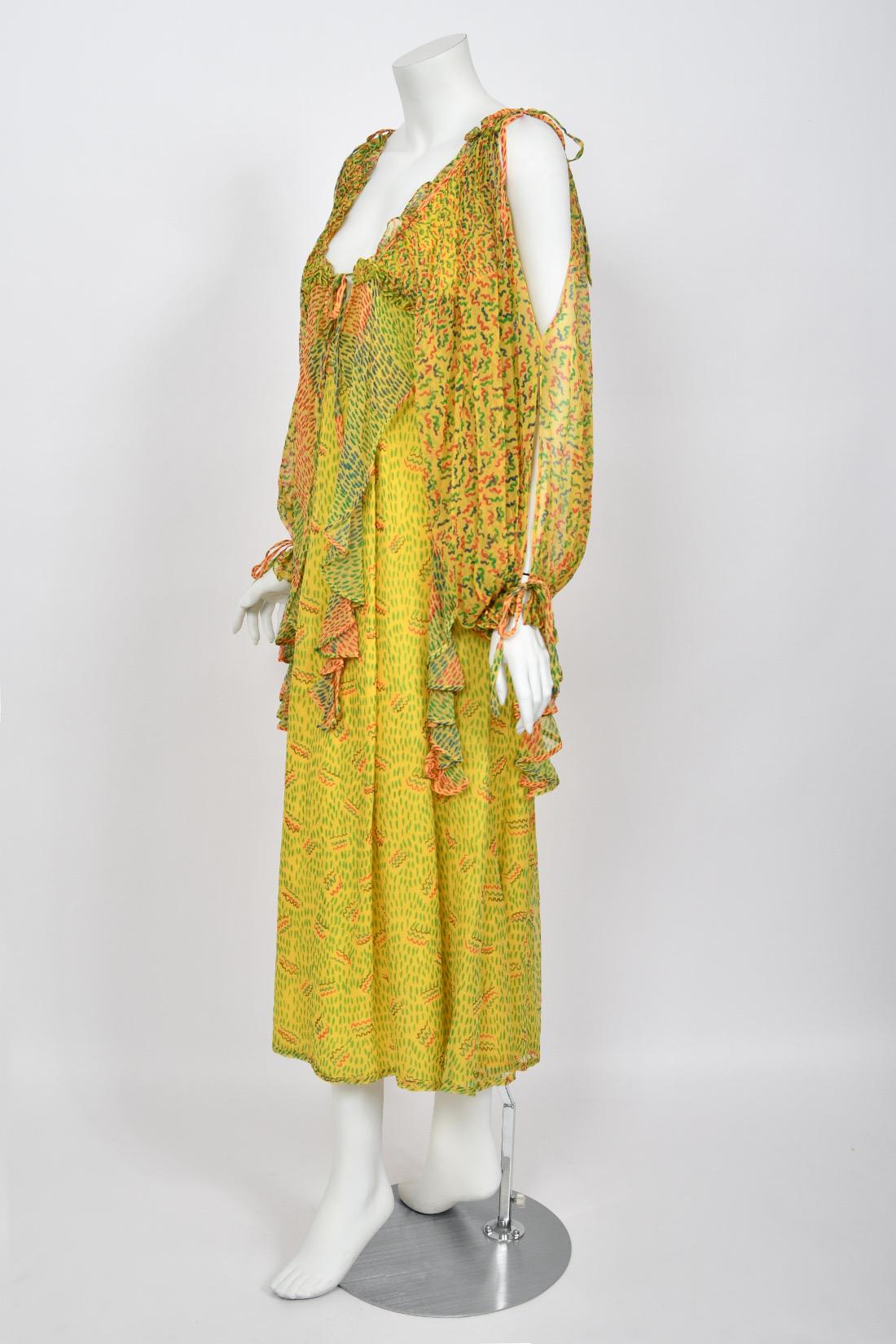 1971 Ossie Clark Yellow Celia Birtwell Print Silk Cut-Out Sleeves Bohemian Dress For Sale 3