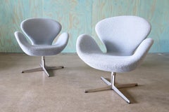 1971 Pair of Swan Chairs Arne Jacobsen for Fritz Hansen Danish Modern swivel and