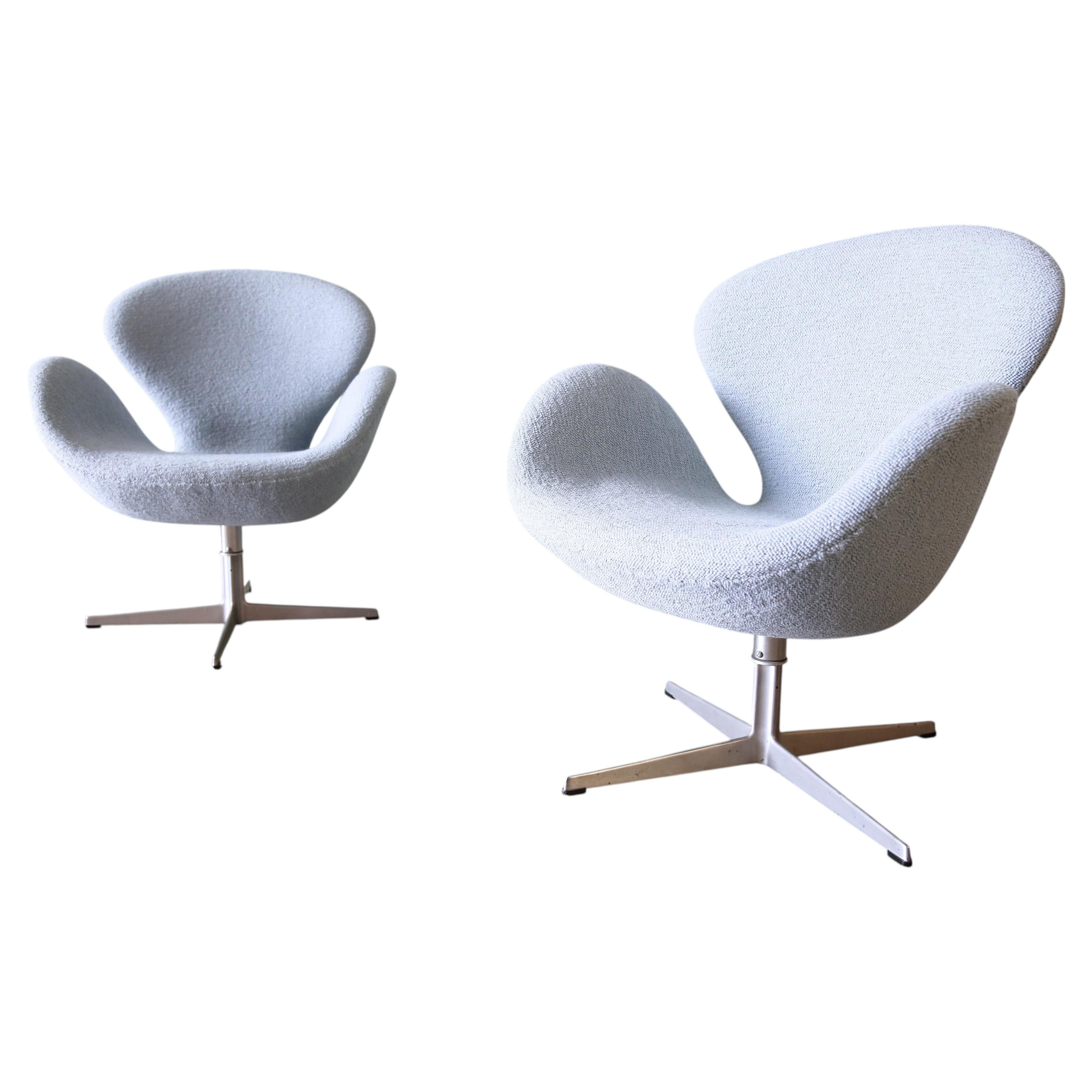 1971 Pair of Swan Chairs Arne Jacobsen for Fritz Hansen Danish Modern swivel and