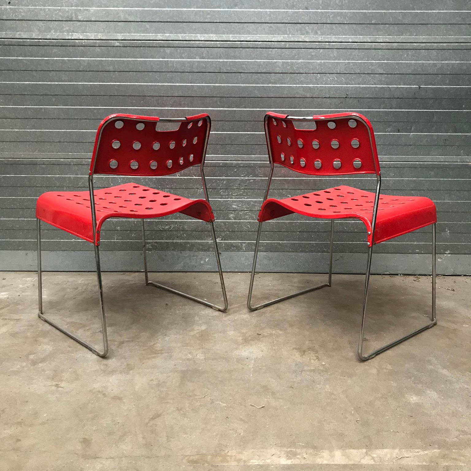 Mid-Century Modern Rodney Kinsman, pour Bieffeplast, 2 rares chaises empilables rouges Omstak, 1971 en vente