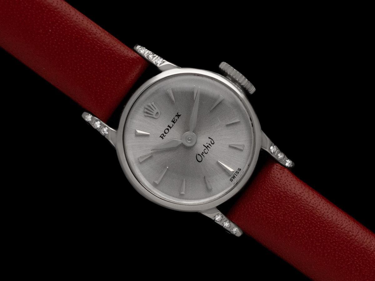 NAMED ONE OF WATCHPRO MAGAZINE’S “HOT 100” - THE TOP 100 INFLUENCERS OF THE U.S. WATCH INDUSTRY. HOW CAN WE SERVE YOU? 

We’re new to offering our carefully curated collection on 1stDibs, but we have sold over 10,000 fine watches and exceptionally