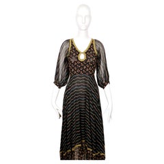 1971 THEA PORTER Langer geblümter Mantel mit Metallschleife