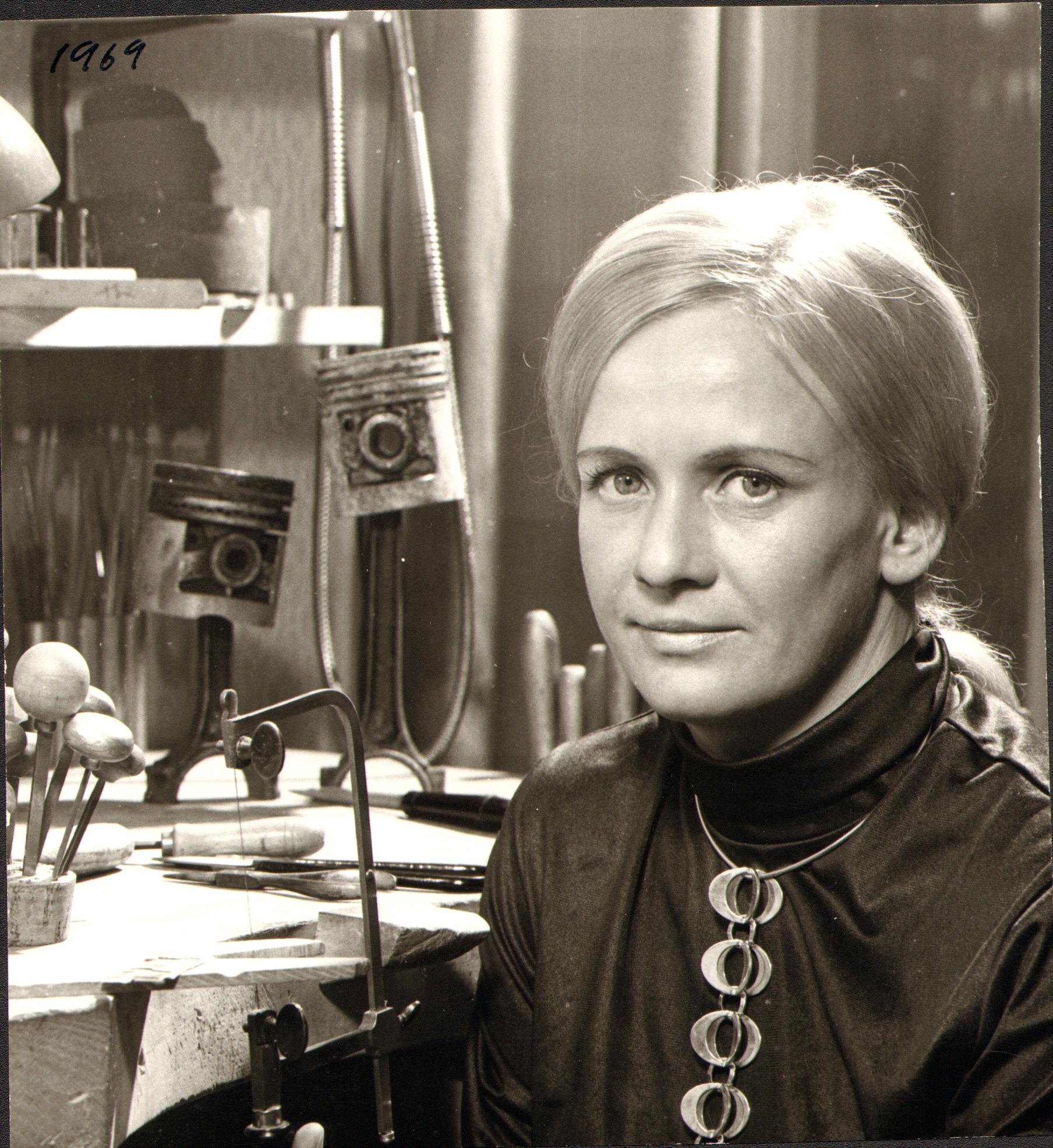 1971 Theresia Hvorslev for Alton 18 Karat Gold Swedish Modernist Pendant 1
