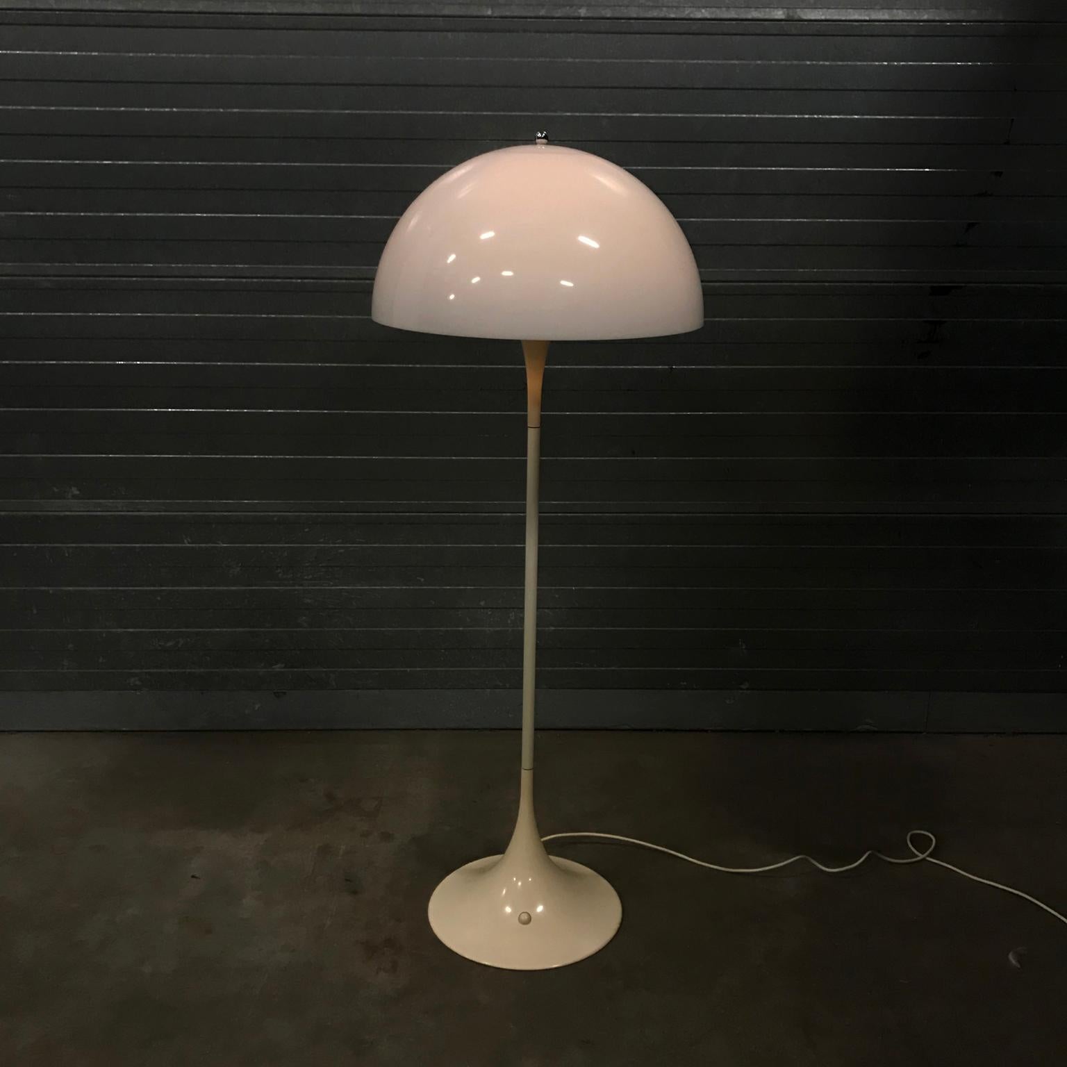 Metal 1971 Verner Panton for Louis Poulsen, Original, Early White Panthella Floor Lamp For Sale