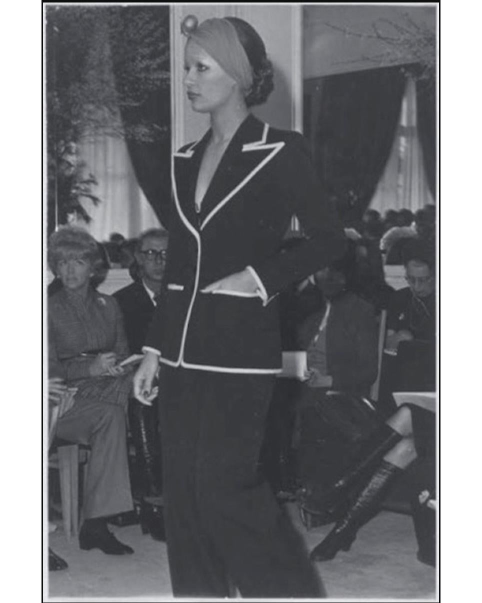 1971 Yves Saint Laurent Blazer in lana blu con rifiniture marroni in vendita 5