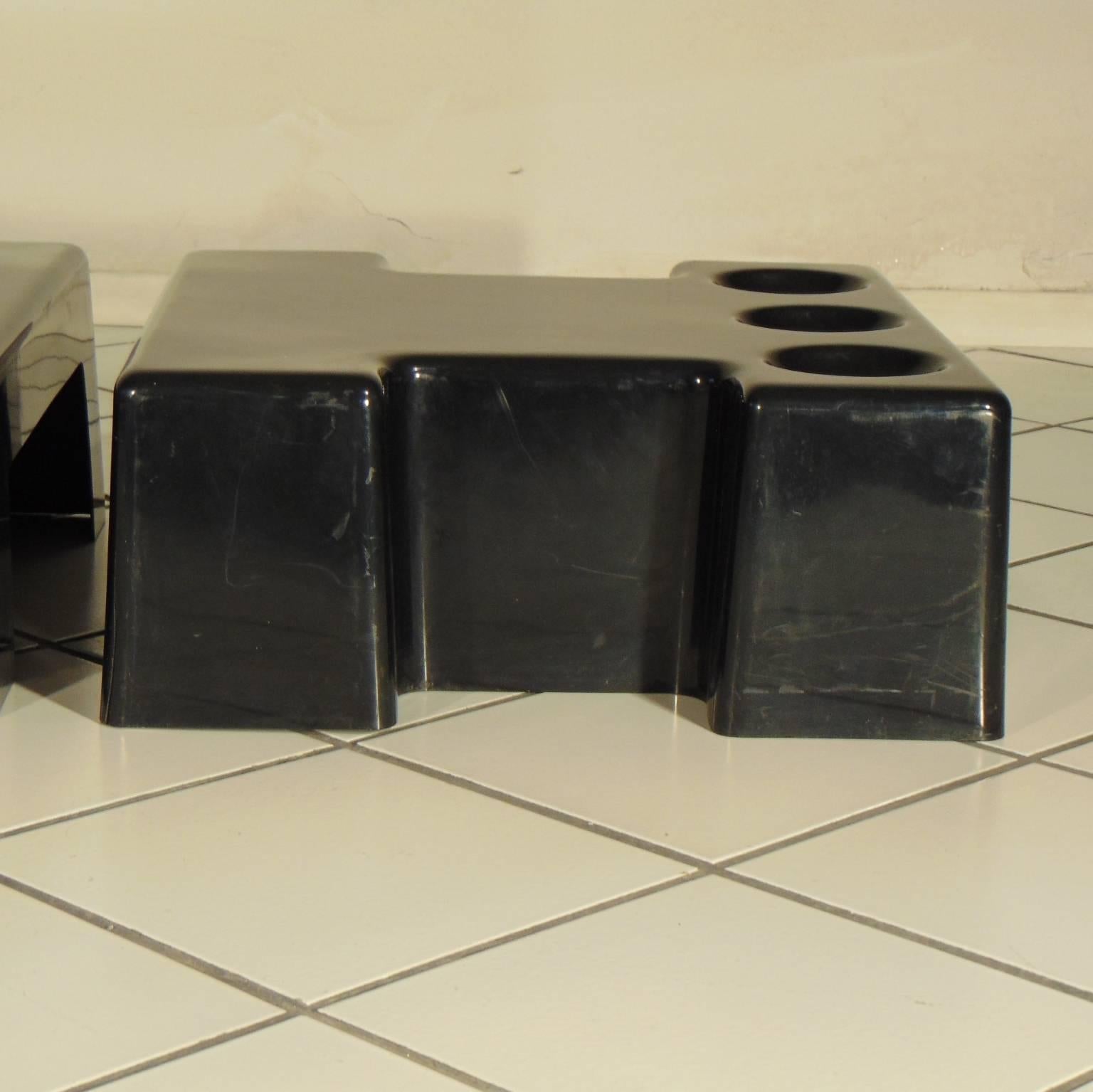 Zwei Couchtische aus schwarzem thermogeformtem Kunststoff, Studio DA für Sormani, Italien, 1970er Jahre (Italienisch) im Angebot