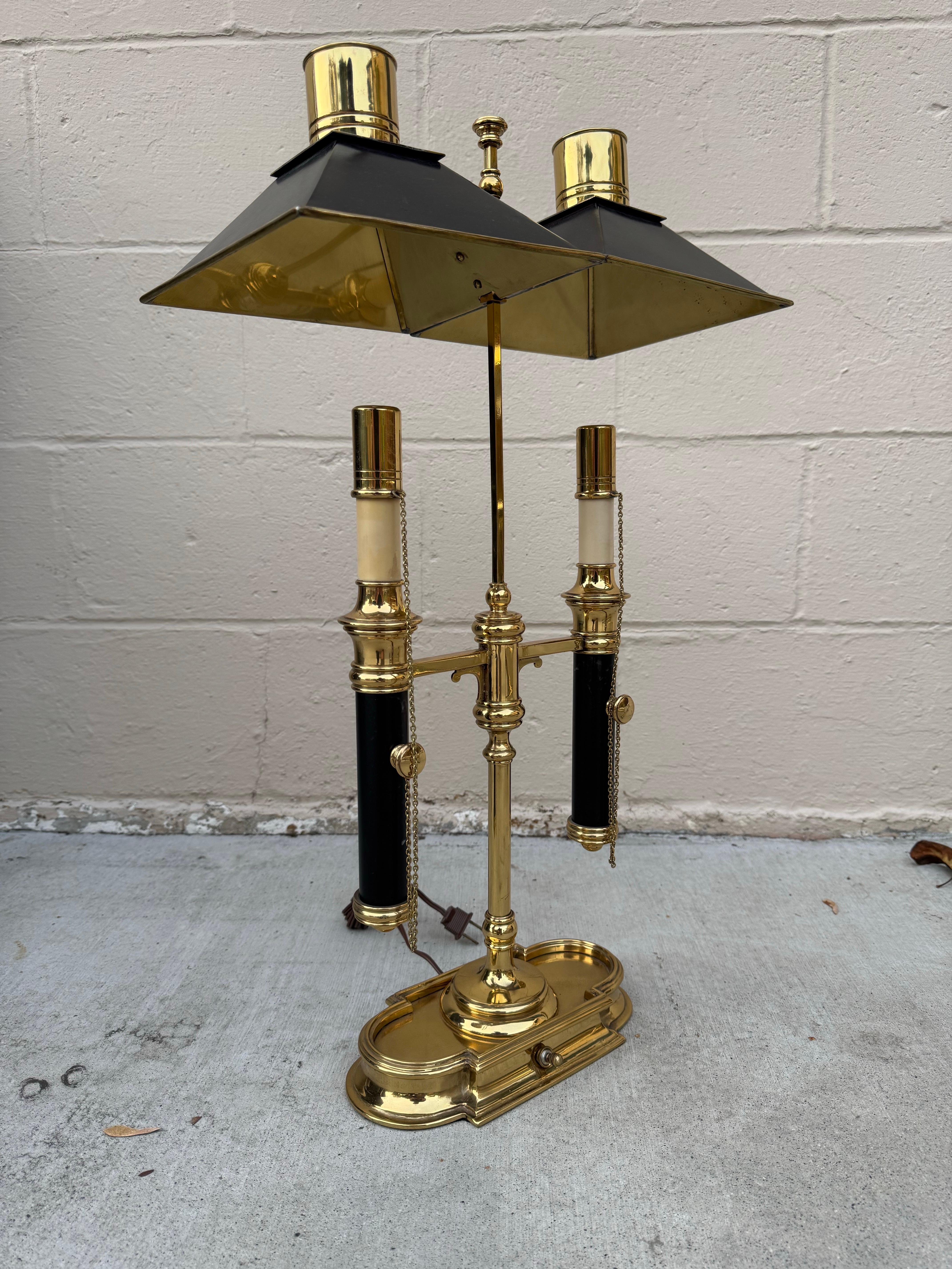 1972 Chapman Lámpara de mesa Bouillotte de latón y negro en venta 2