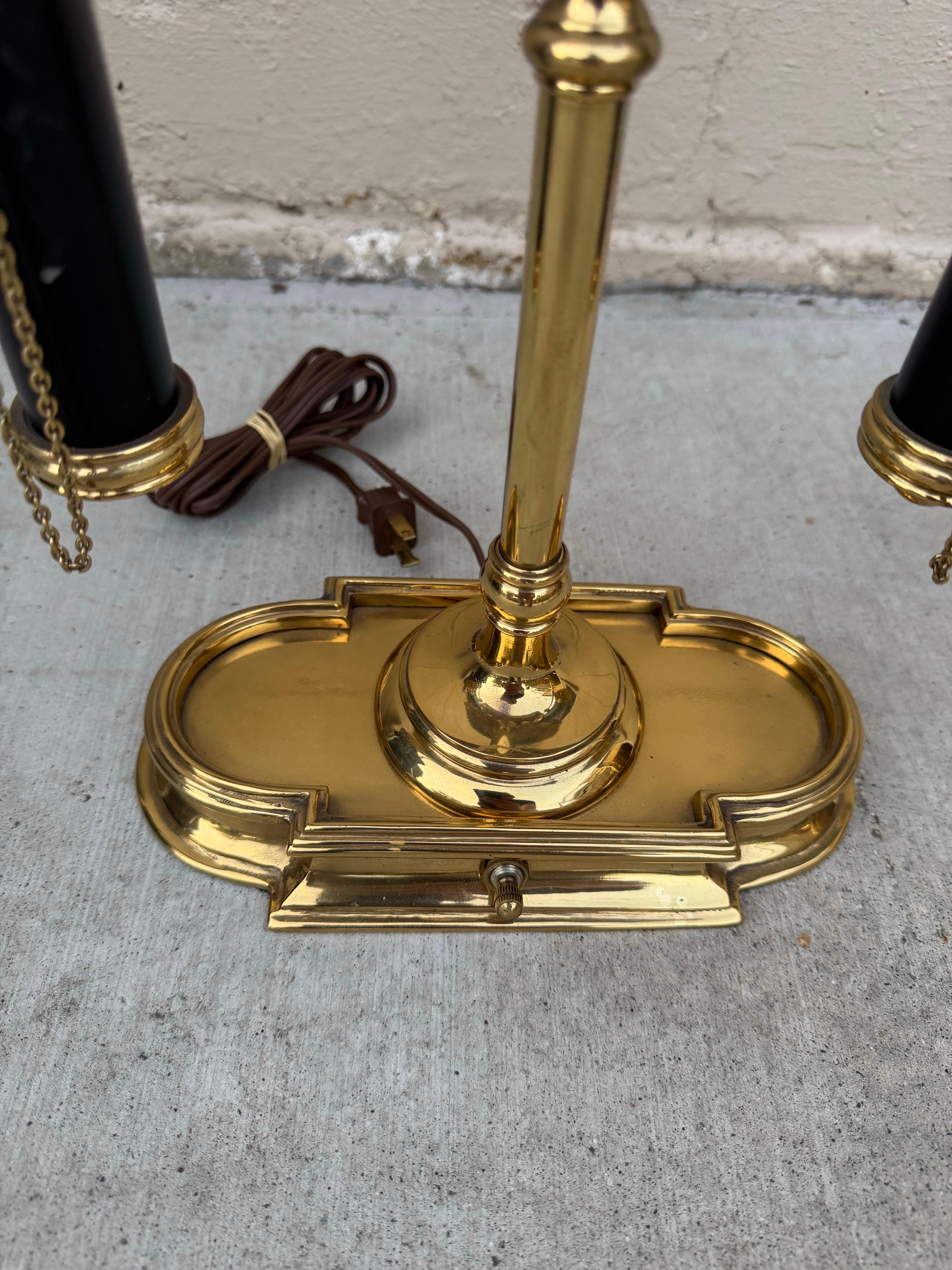 1972 Chapman Lámpara de mesa Bouillotte de latón y negro en venta 7