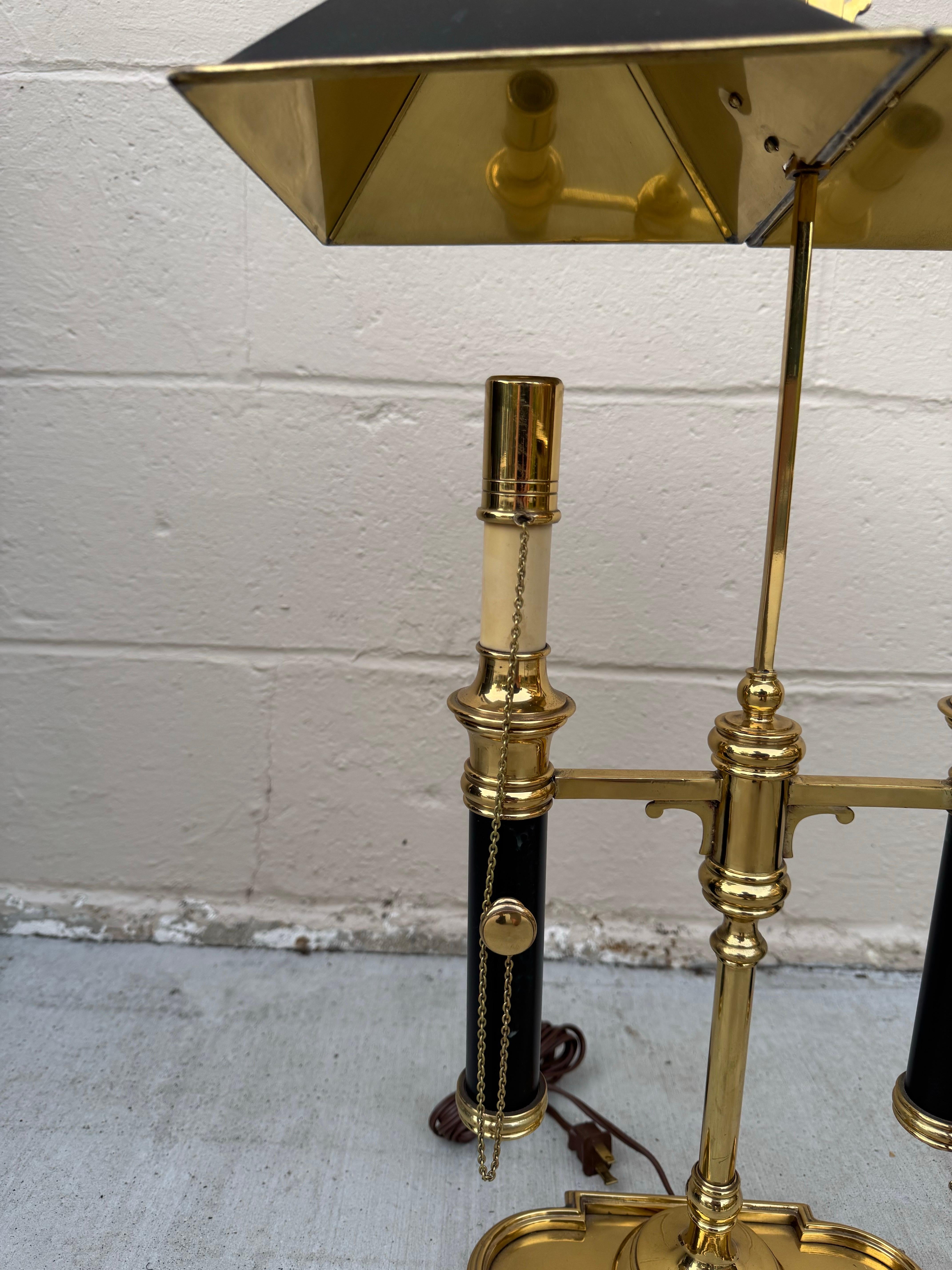 1972 Chapman Lámpara de mesa Bouillotte de latón y negro en Bueno estado para la venta en San Carlos, CA