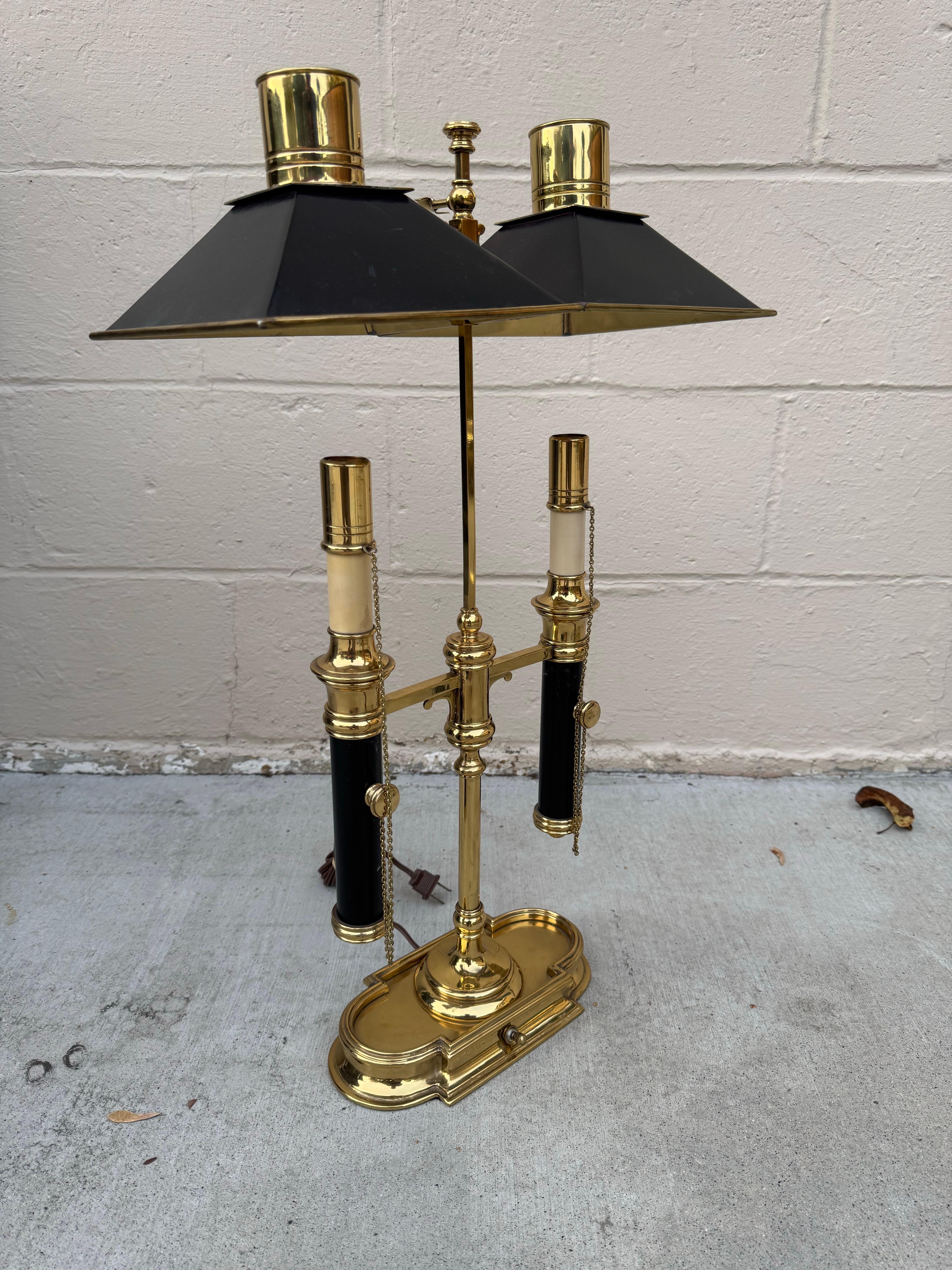 1972 Chapman Lámpara de mesa Bouillotte de latón y negro Latón en venta