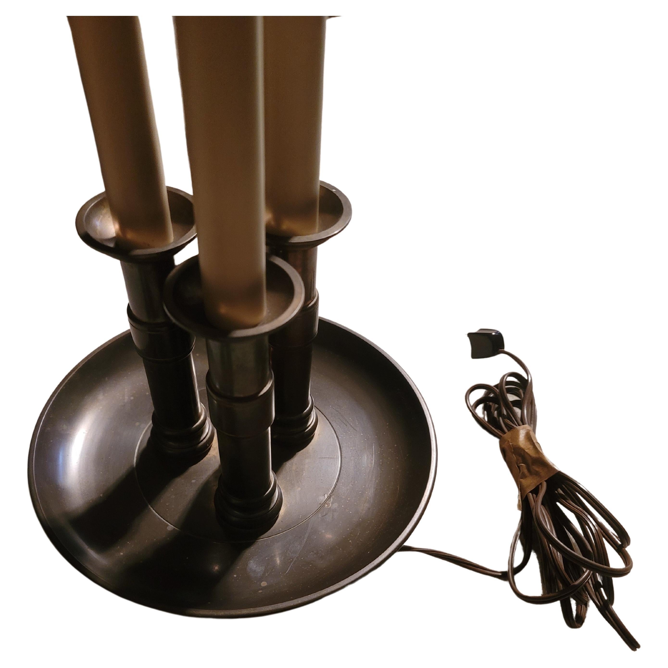 Américain Lampe bouillotte Chapman en métal patiné avec abat-jour en tôle, 1972 en vente