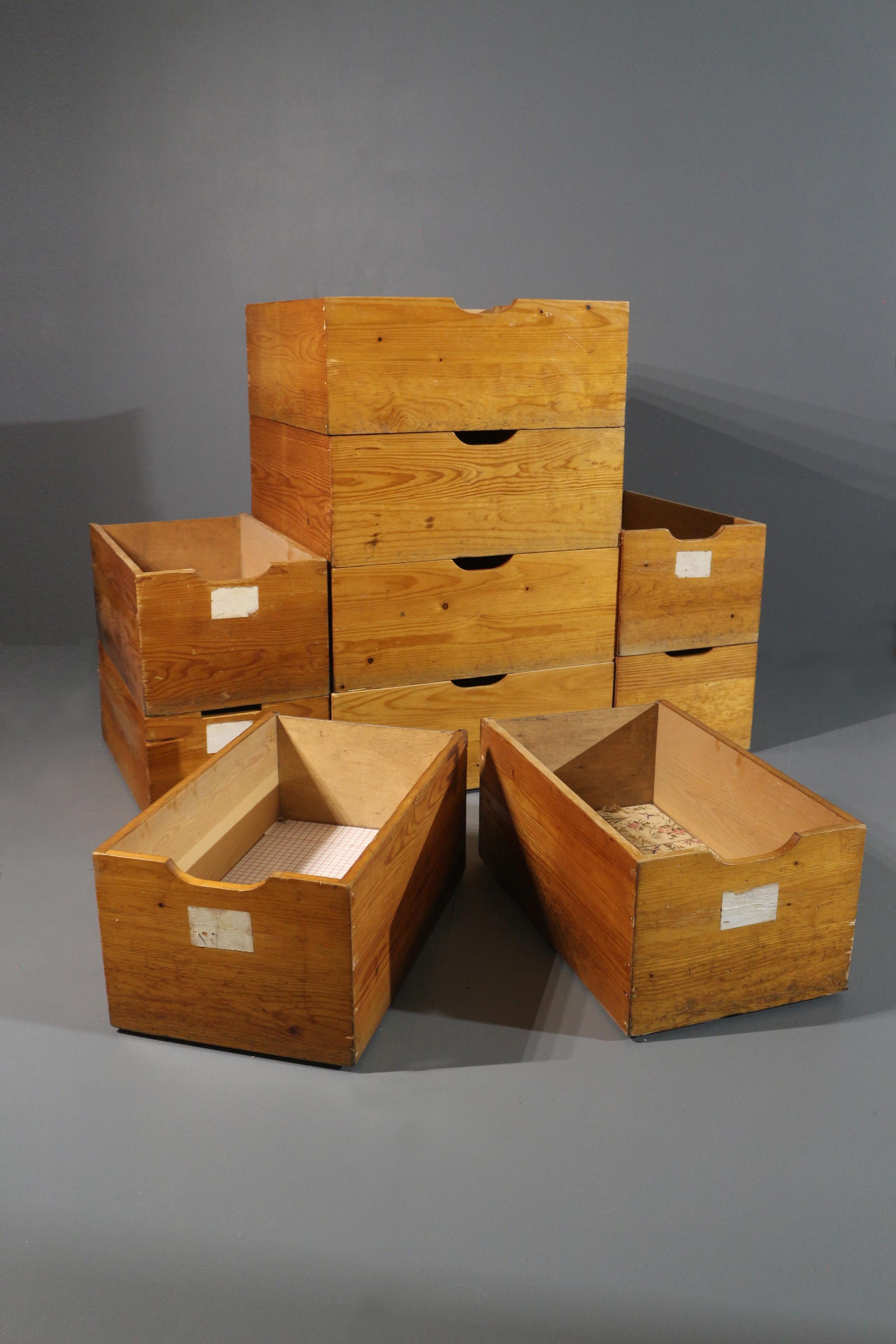 Storage boxes designed by Charlotte Perriand, jean Prouvé and Guy Rey-Millet for the mountain refugee 