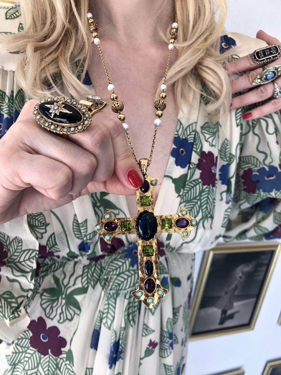There is nothing like a vintage Christian Dior necklace that illustrates the company’s uncompromising style and sense of design. This beautiful pendant, dating back to their 1972 collection, is a great example of the design ingenuity combining