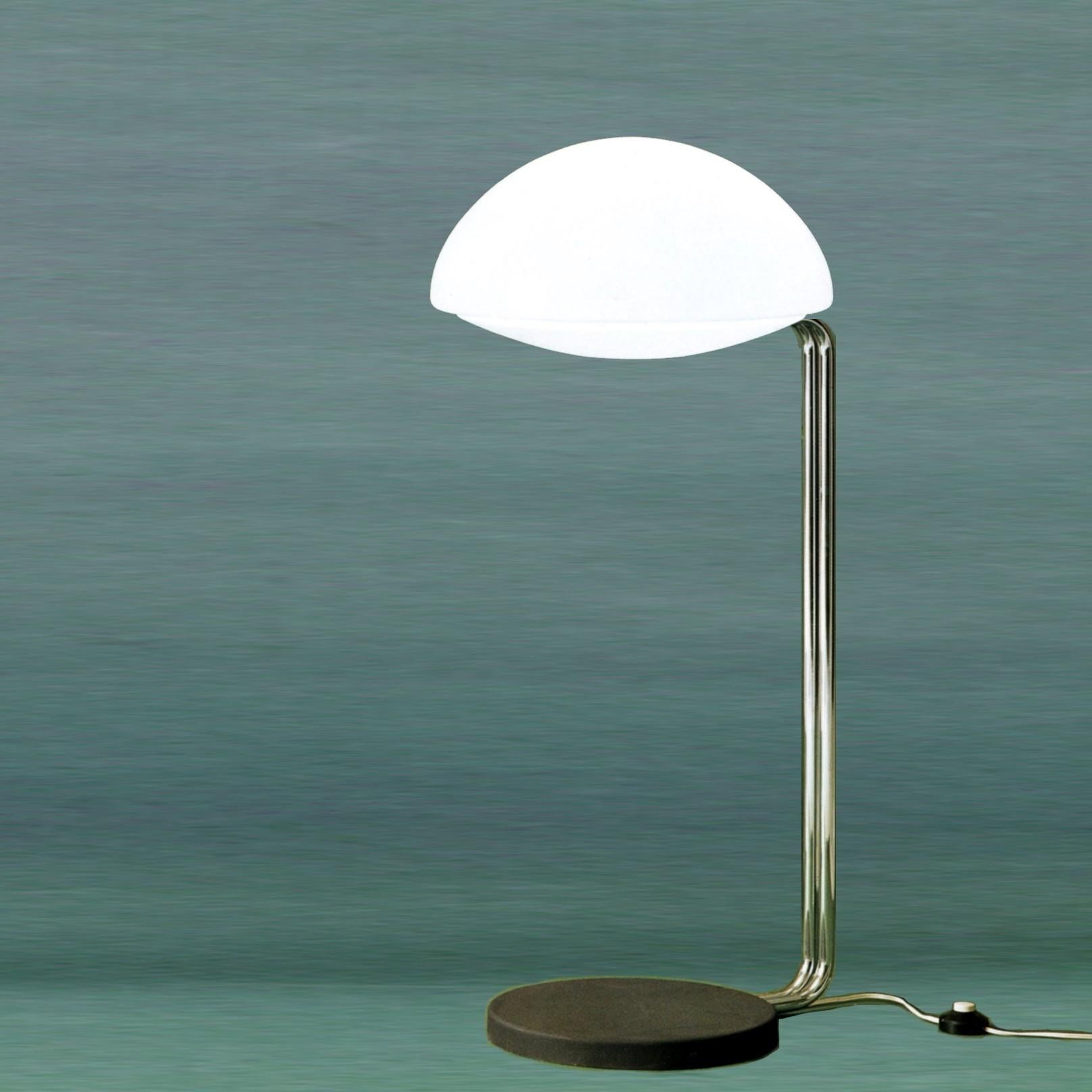 This floor lamp is a mix of traditional Italian techniques like hand blown opaline glass and a very contemporary chromed and texturized black metal base. It was manufactured in 1972 by Sormani of Arosio, Italy and was designed by G. Gentile. An