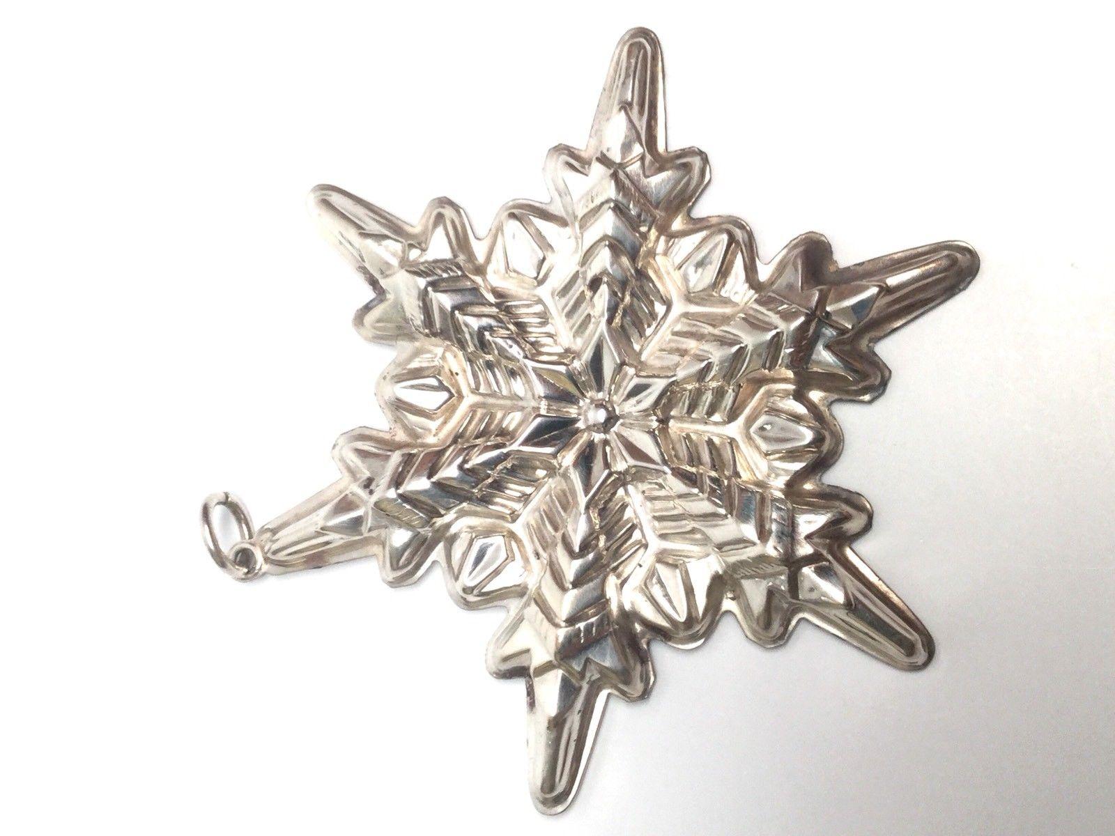 1972 Gorham Sterling Silver Snowflake Christmas Ornament In Good Condition In Washington Depot, CT