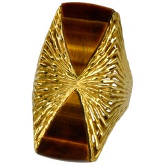 1972 Kutchinsky Tiger Eye and Textured Gold Ring