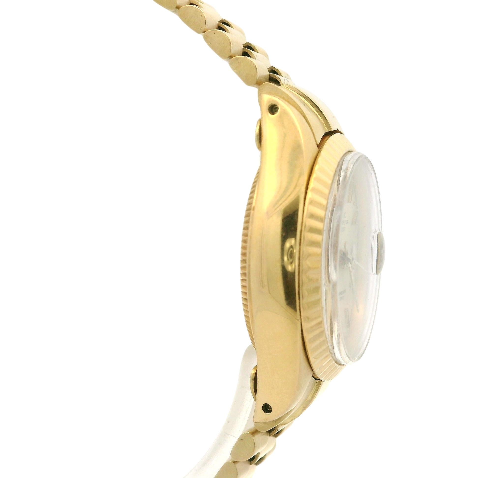 Uhrmacher: Rolex
Uhrwerk: Swiss Made - Automatik - Selbstaufzug
Gehäuse, Lünette und Armband MATERIAL:	Massives 18k Gelbgold
Gewicht: 65.4 Gramm
Gehäusegröße: 26 mm (ohne Krone)
Höhe: 32.7 mm (Ansatz zu Ansatz)
Länge des Armbands: Passt bis zu einem