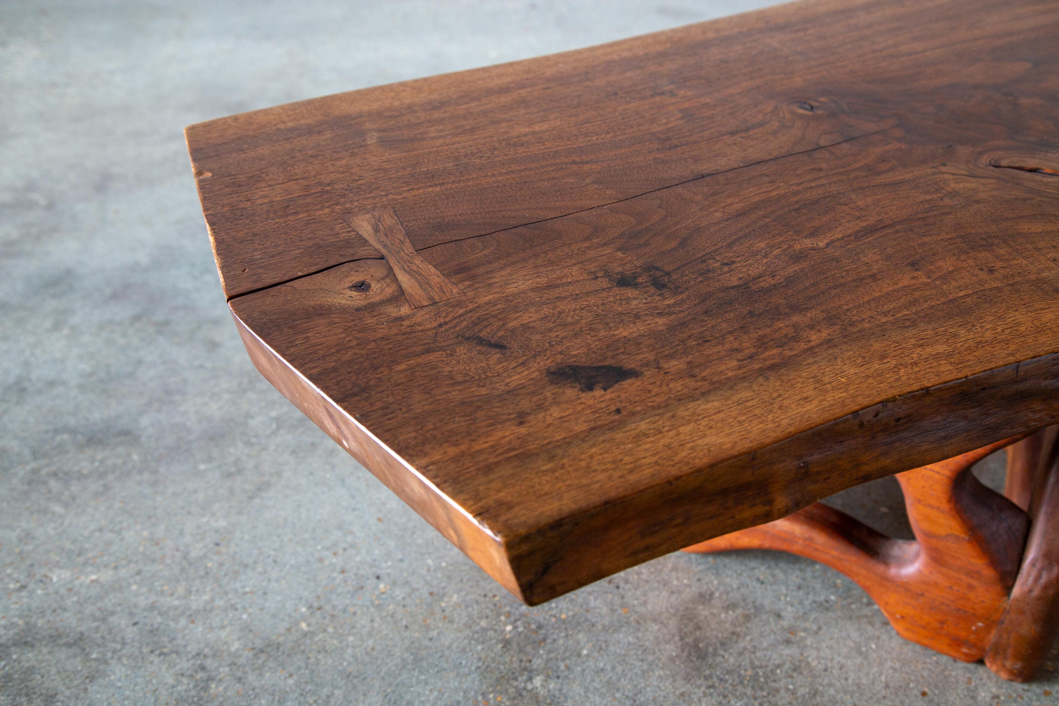 1972 Live Edge Walnut Coffee Table by Gino Russo organic Carved base Nakashima For Sale 1