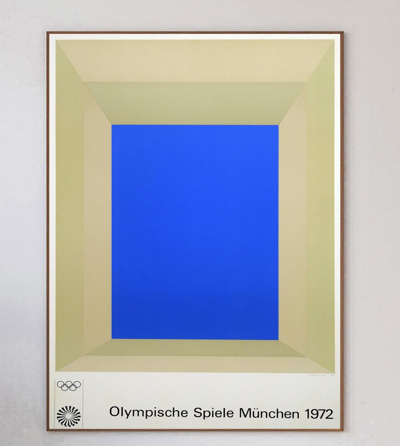 Le peintre allemand Josef Albers a été l'un des 29 artistes chargés de réaliser des affiches pour les Jeux olympiques de Munich en 1972. À l'approche des Jeux de 1972, le comité d'organisation a décidé de commander une série d'affiches d'artistes