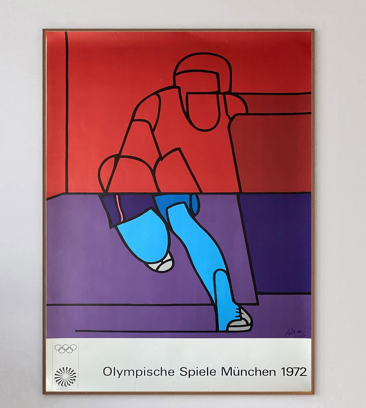 Le peintre italien Valerio Adami était l'un des 29 artistes chargés de réaliser des affiches pour les Jeux olympiques de Munich en 1972. À l'approche des Jeux de 1972, le comité d'organisation a décidé de commander une série d'affiches d'artistes