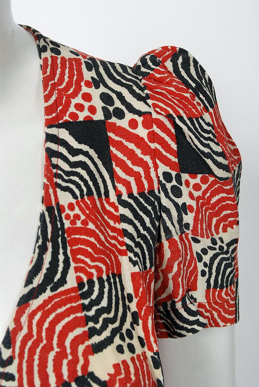 1972 Ossie Clark Black & Red Celia Birtwell Deco Print Crepe Key-Hole Dress  In Excellent Condition In Beverly Hills, CA