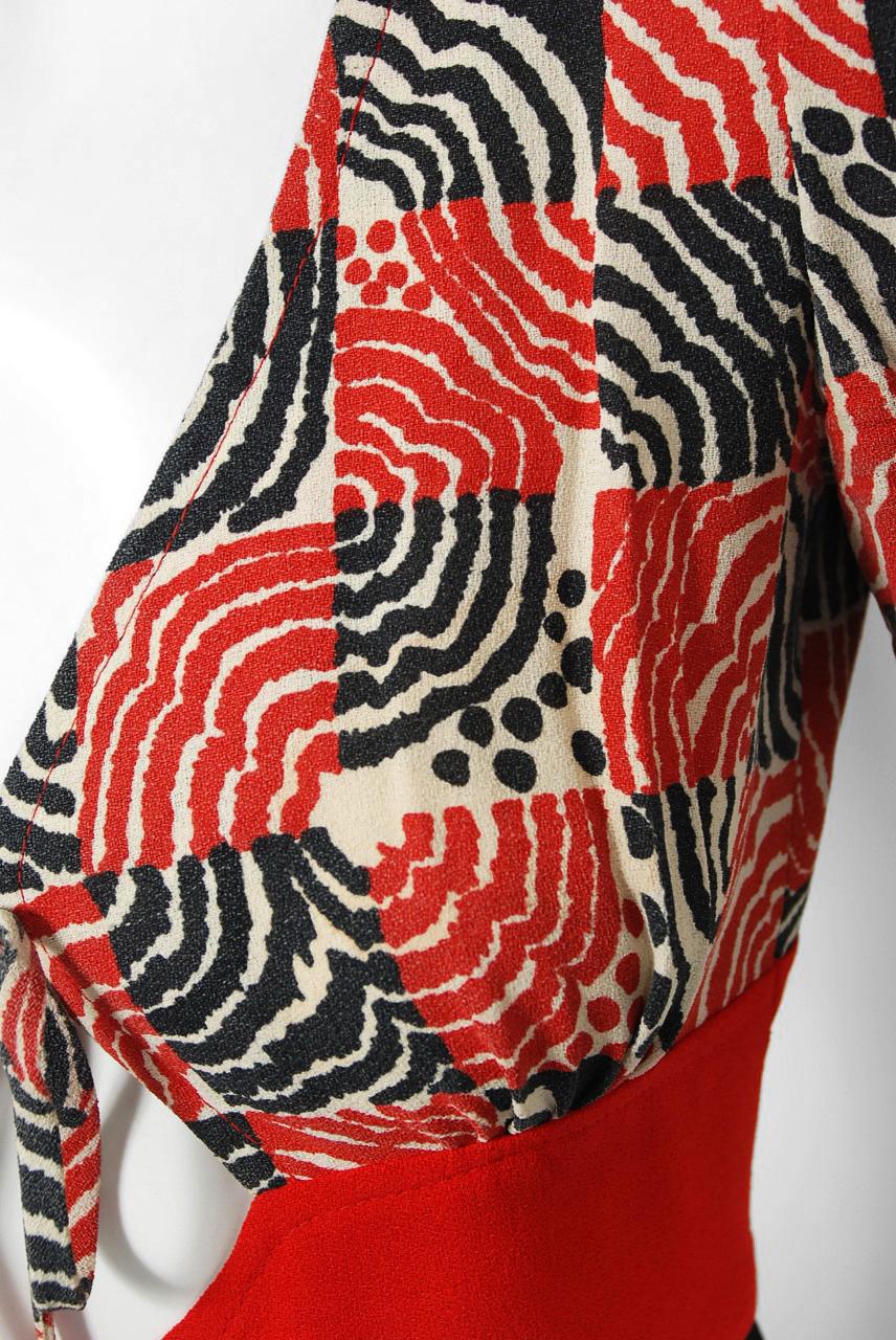 Women's 1972 Ossie Clark Black & Red Celia Birtwell Deco Print Crepe Key-Hole Dress 