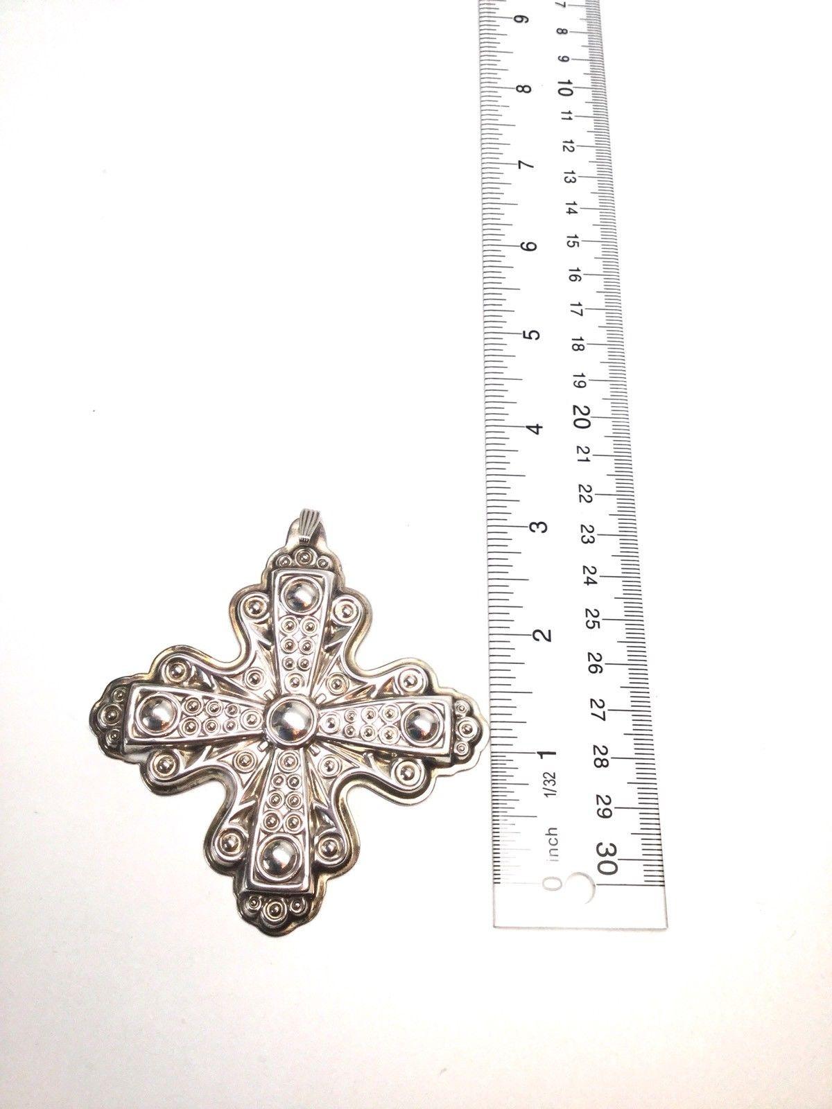 1972 Reed & Barton Sterling Silver Christmas Cross Ornament In Good Condition In Washington Depot, CT