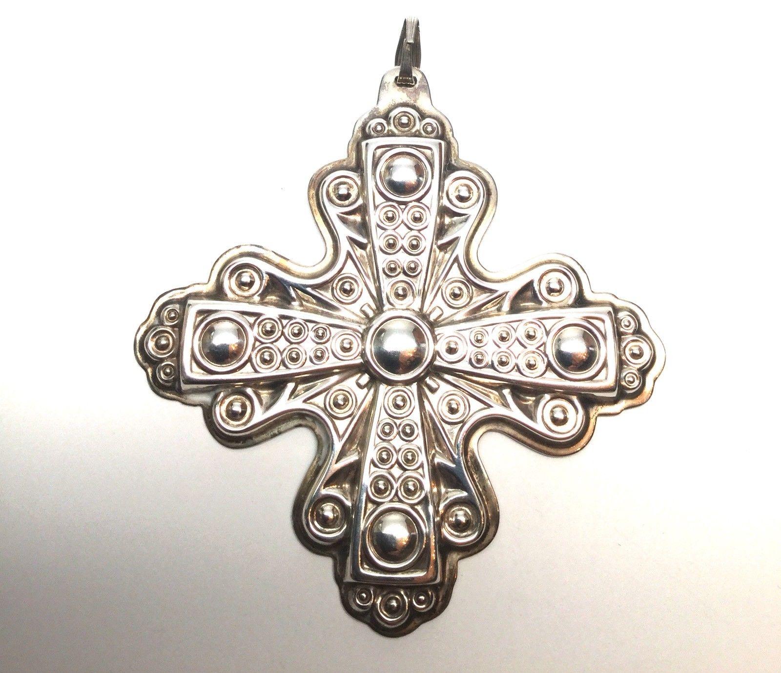 Late 20th Century 1972 Reed & Barton Sterling Silver Christmas Cross Ornament