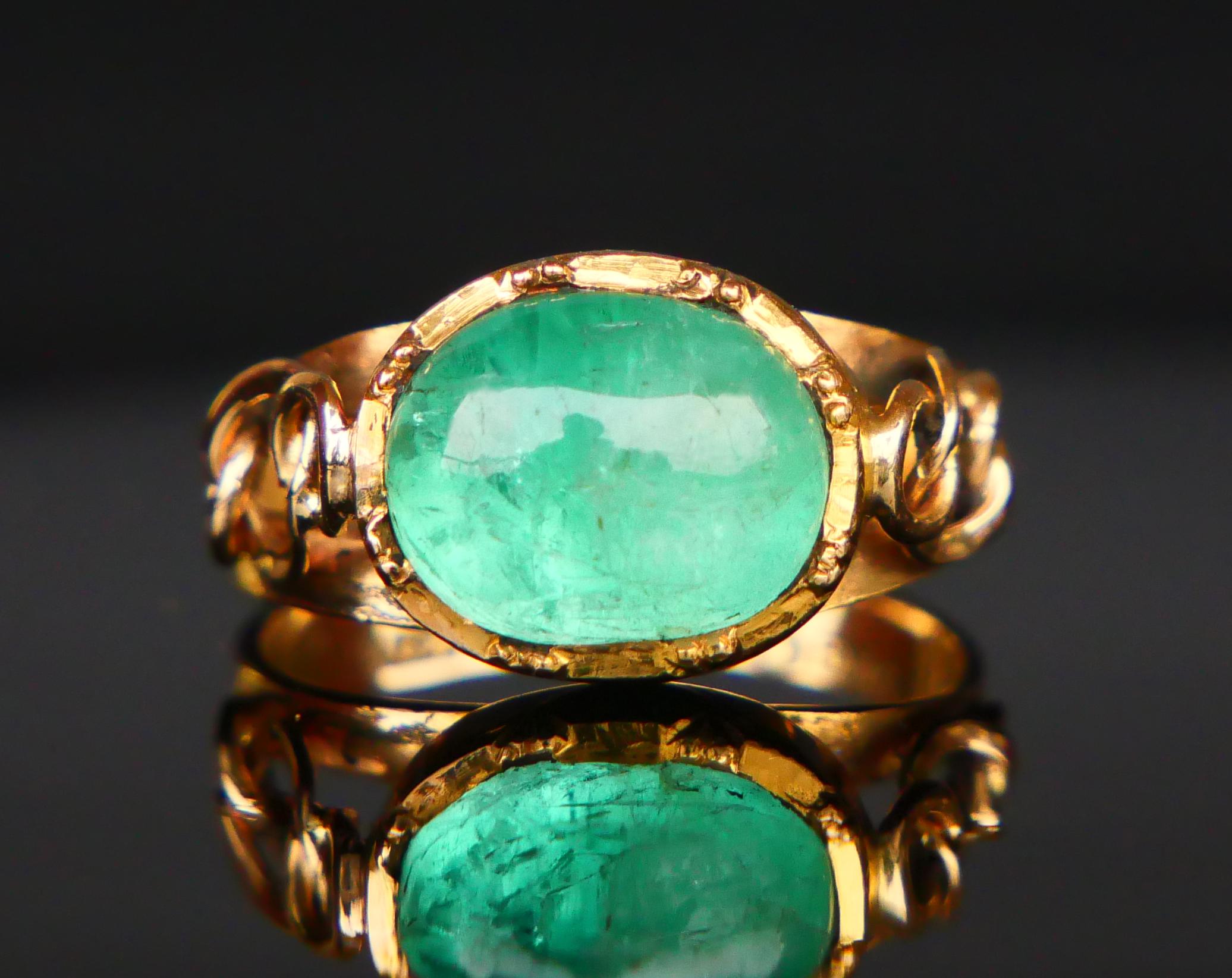 Retro 1972 Ring natural 5ct Emerald solid 18K Gold ØUS 7.5 / 6.2 gr For Sale