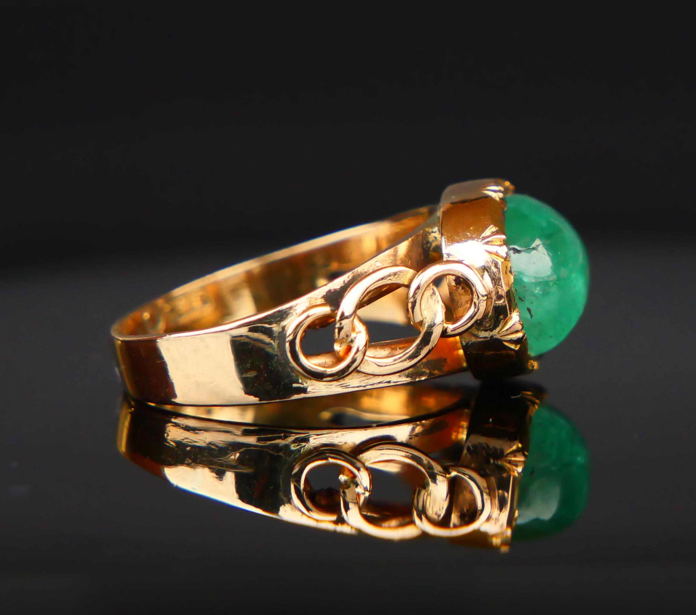 Women's or Men's 1972 Ring natural 5ct Emerald solid 18K Gold ØUS 7.5 / 6.2 gr For Sale