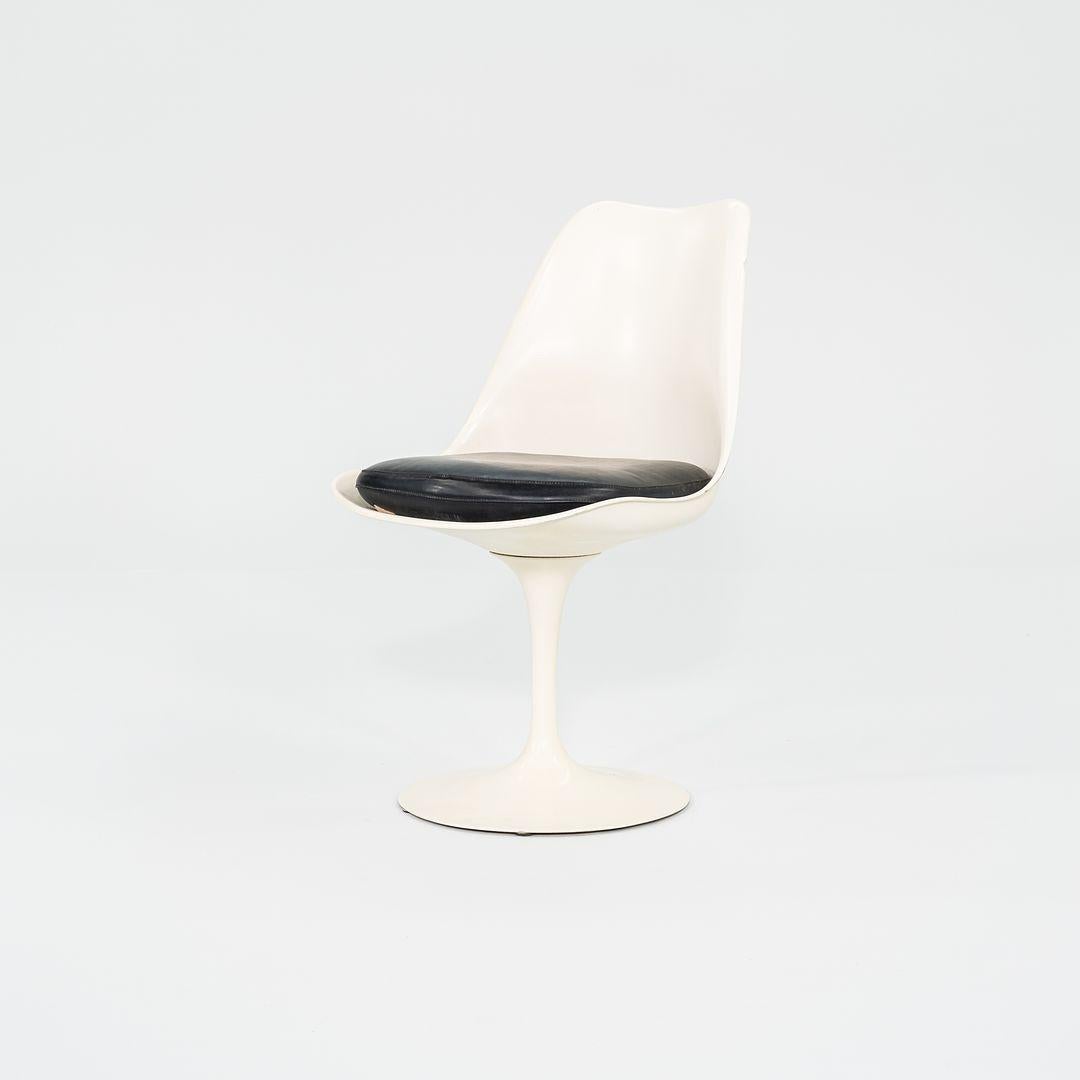 Moderne 1972 Ensemble de 4 chaises d'appoint The Eero Saarinen Tulip Pedestal avec tapisserie bleue 151C en vente