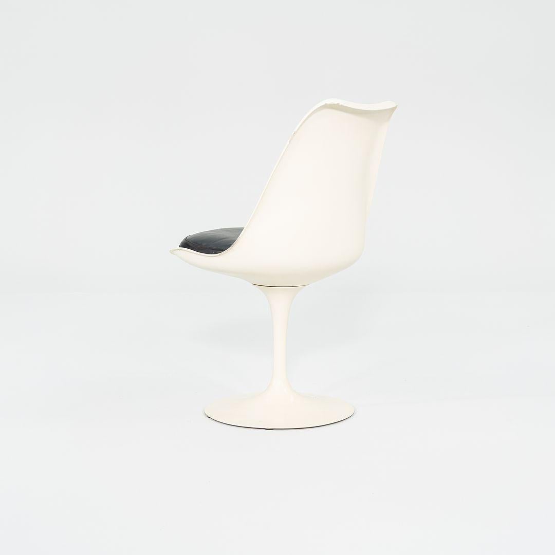 1972 Ensemble de 4 chaises d'appoint The Eero Saarinen Tulip Pedestal avec tapisserie bleue 151C en vente 1
