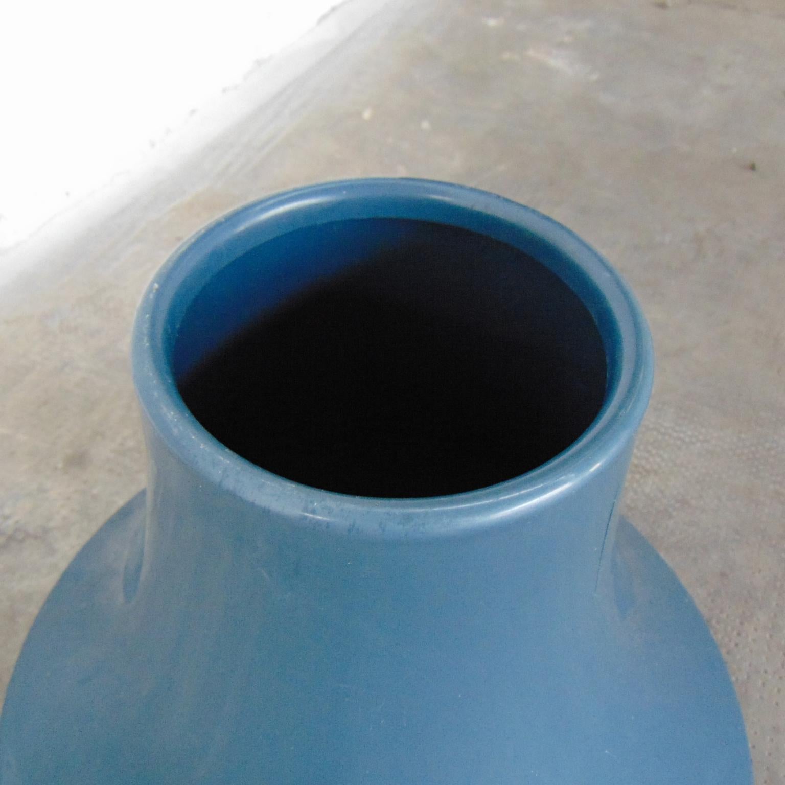 1972 Umbrella Stand in Blue Thermoformed Plastic by R. Lera for Sormani, Italy For Sale 6