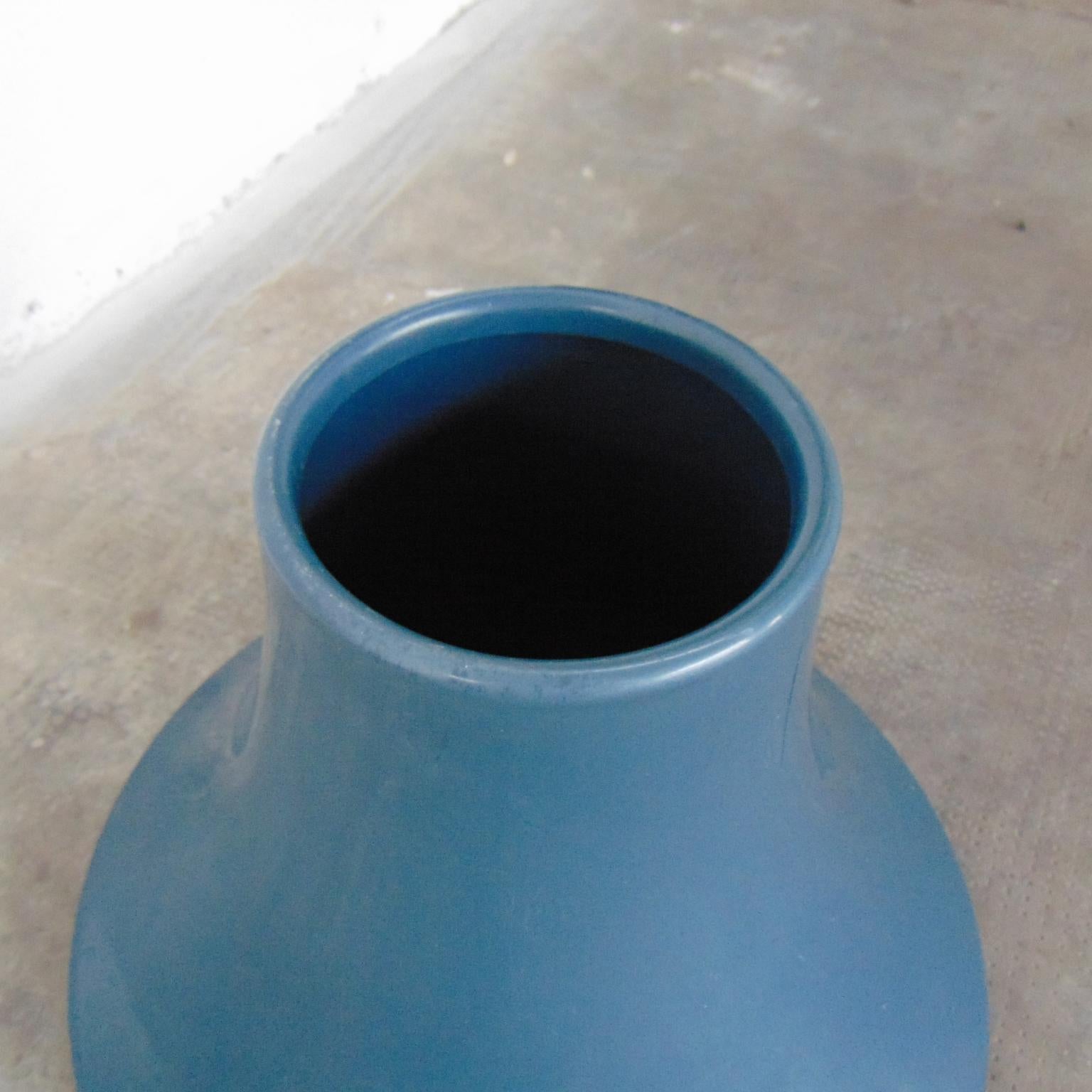 1972 Umbrella Stand in Blue Thermoformed Plastic by R. Lera for Sormani, Italy For Sale 7