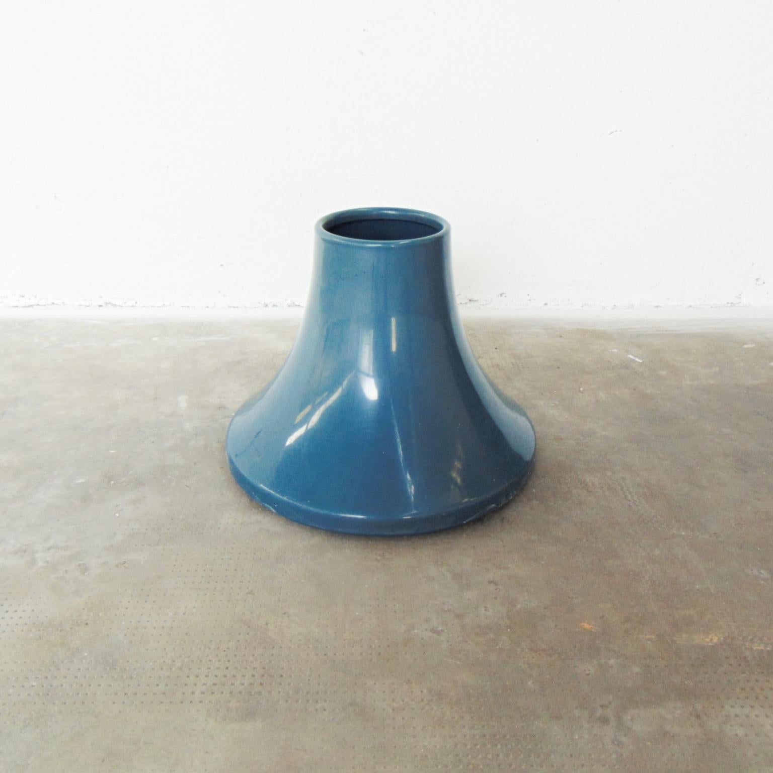 Space Age 1972 Umbrella Stand in Blue Thermoformed Plastic by R. Lera for Sormani, Italy For Sale