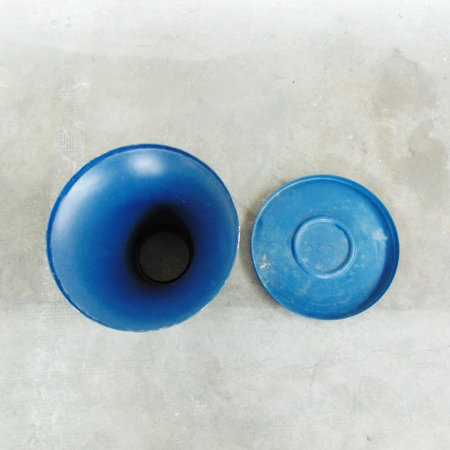 Late 20th Century 1972 Umbrella Stand in Blue Thermoformed Plastic by R. Lera for Sormani, Italy For Sale