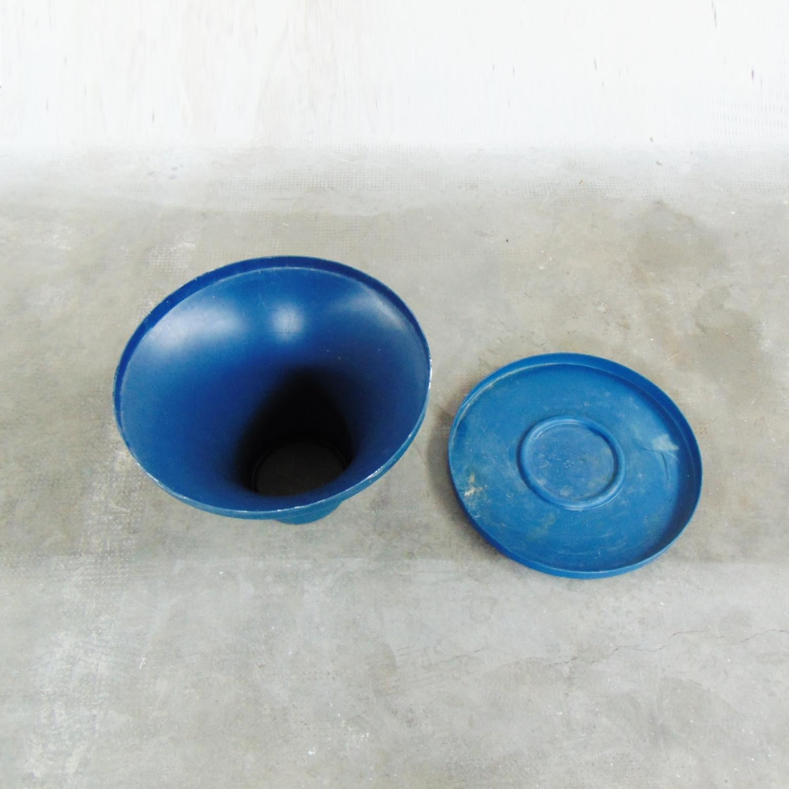 1972 Umbrella Stand in Blue Thermoformed Plastic by R. Lera for Sormani, Italy For Sale 1