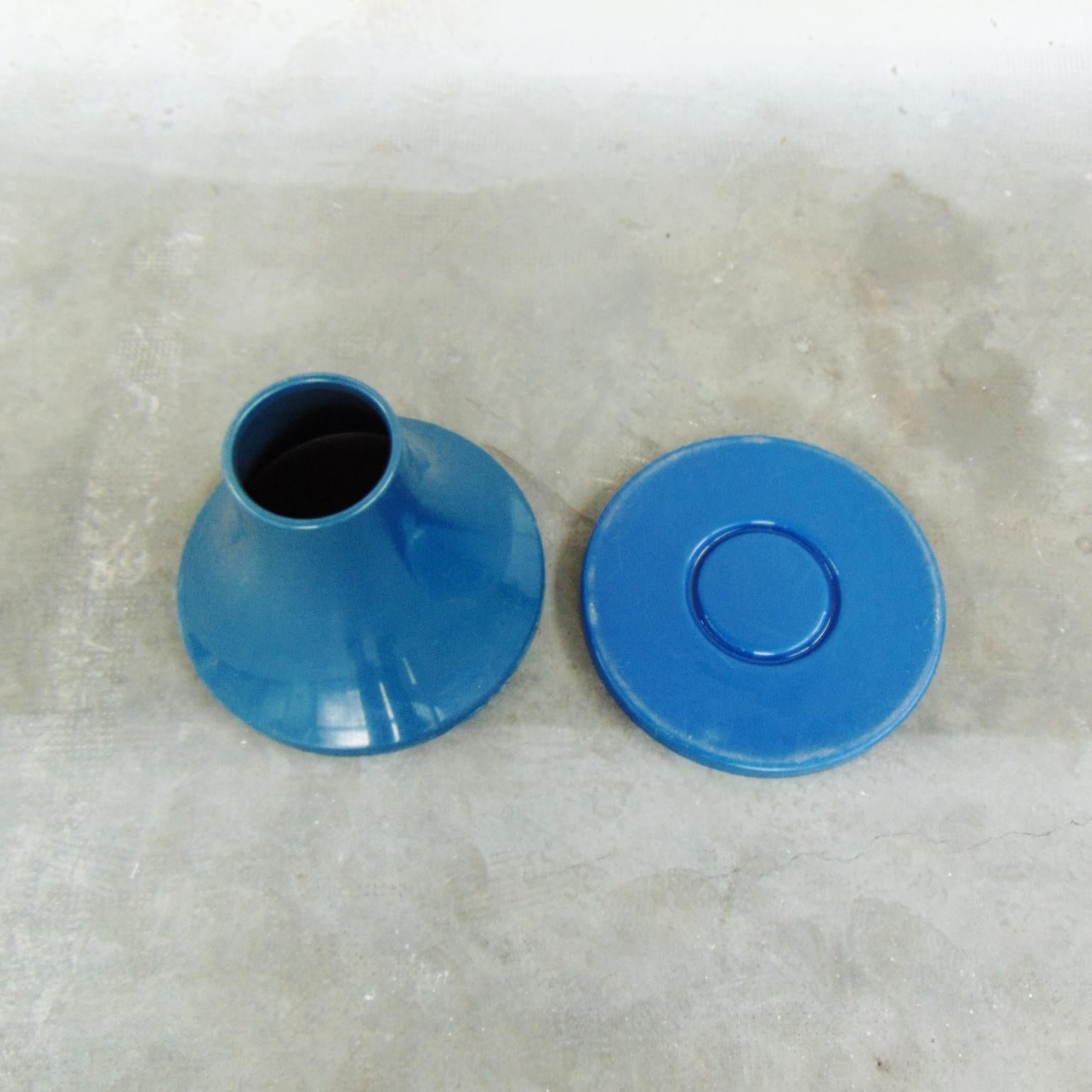 1972 Umbrella Stand in Blue Thermoformed Plastic by R. Lera for Sormani, Italy For Sale 2