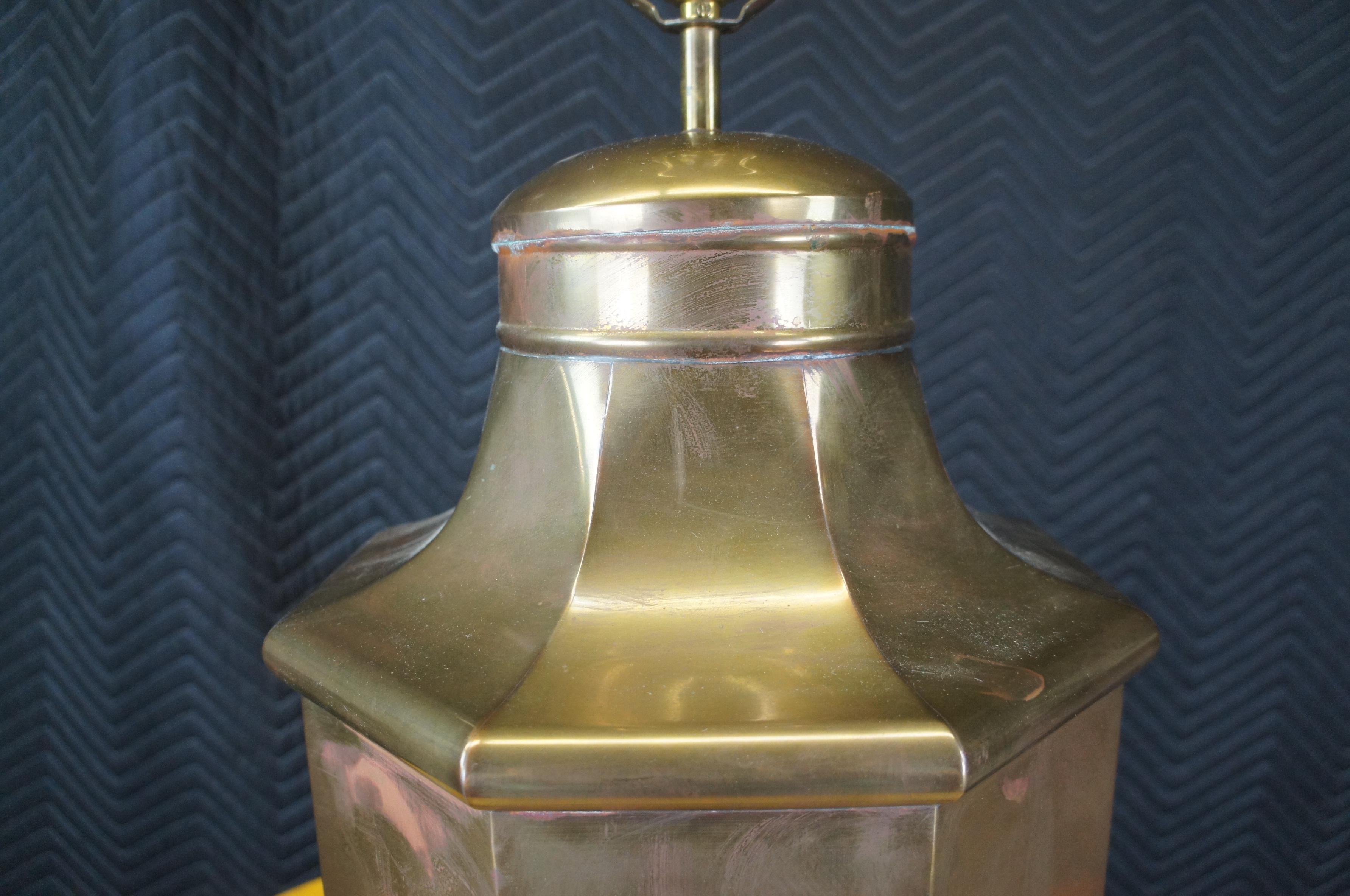 1972 Vintage Chapman Chinoiserie Brass Octagonal Canister Lamp Hollywood Regency For Sale 2