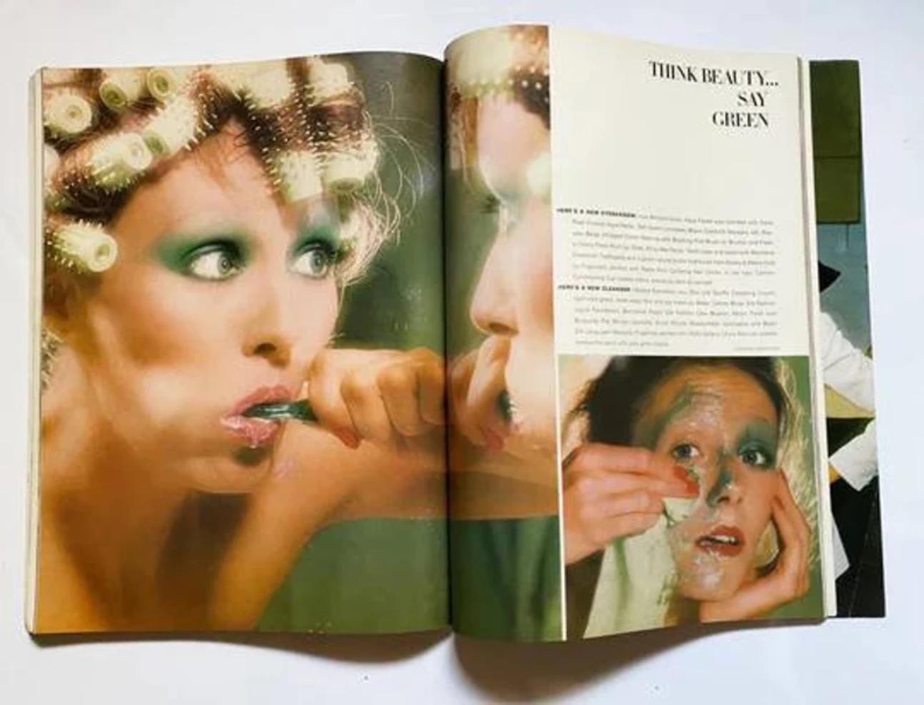 1972 Vogue – Titelbild von Norman Parkinson im Angebot 1