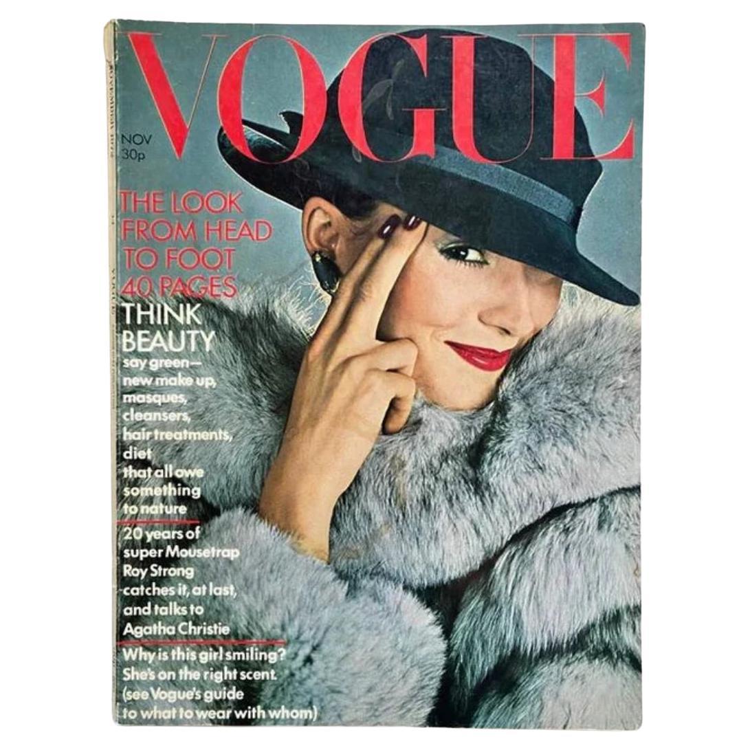 1972 Vogue – Titelbild von Norman Parkinson im Angebot