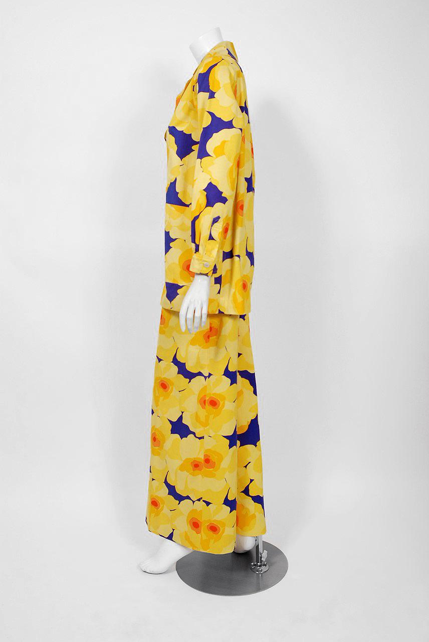 Vintage 1972 Yves Saint Laurent Haute Couture Documented Bold Floral Pantsuit  In Good Condition In Beverly Hills, CA