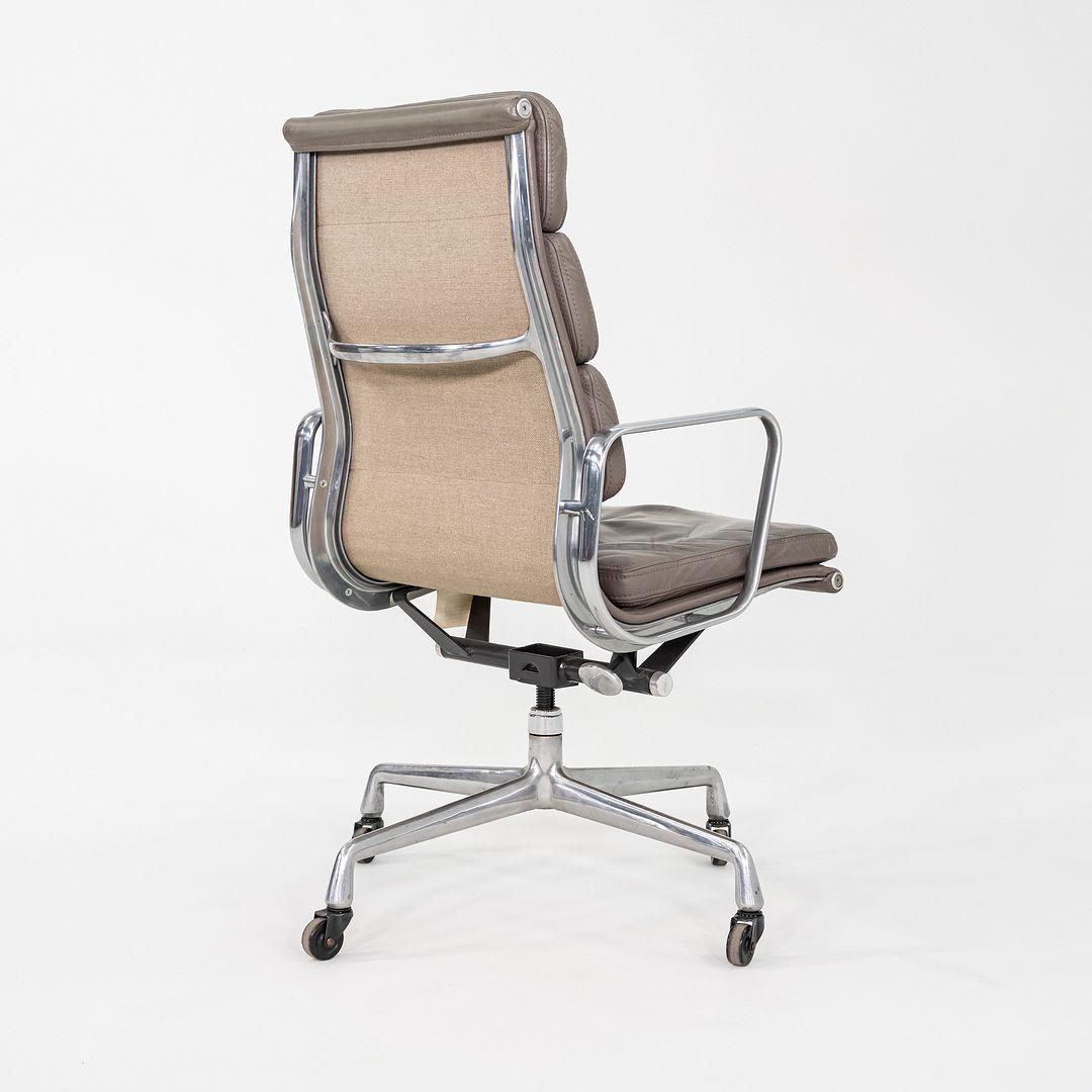 1973 Herman Miller Eames Executive Soft Pad-Schreibtischstuhl aus grauem Leder im Angebot 3