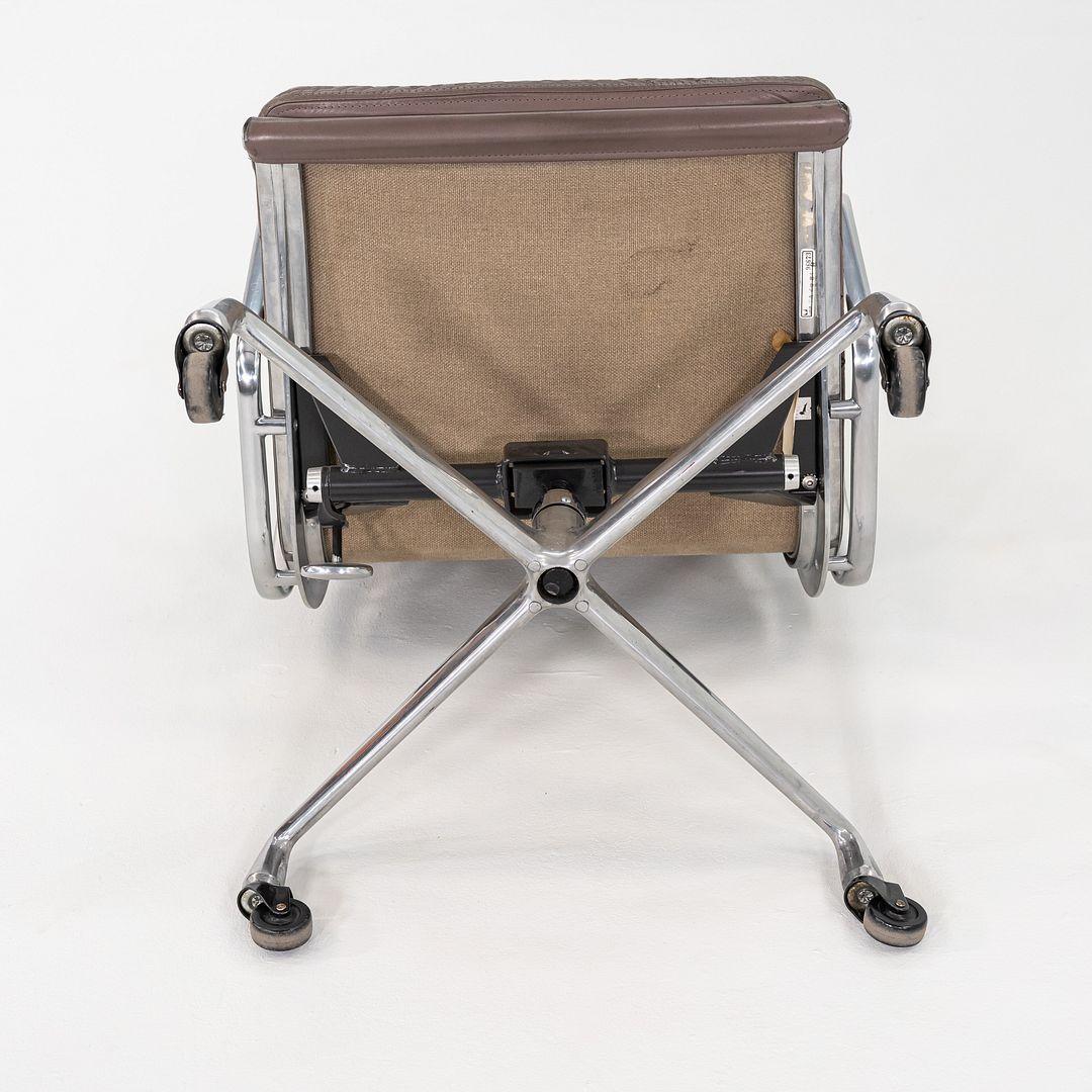 1973 Herman Miller Eames Executive Soft Pad-Schreibtischstuhl aus grauem Leder (Aluminium) im Angebot