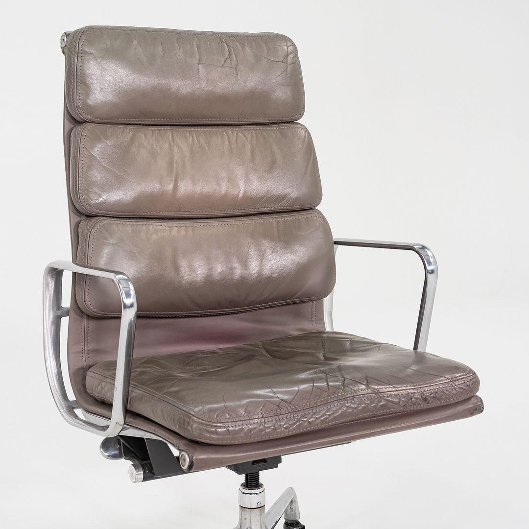 1973 Herman Miller Eames Executive Soft Pad-Schreibtischstuhl aus grauem Leder im Angebot 1