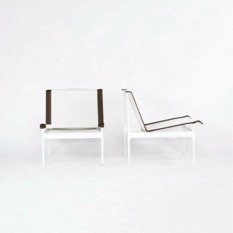 La vente porte sur une paire originale de chaises longues sans bras de la série 1966, conçues par Richard Schultz et produites par Knoll International. Cet ensemble a été acquis auprès du fils d'un promoteur immobilier, qui était en relation avec un