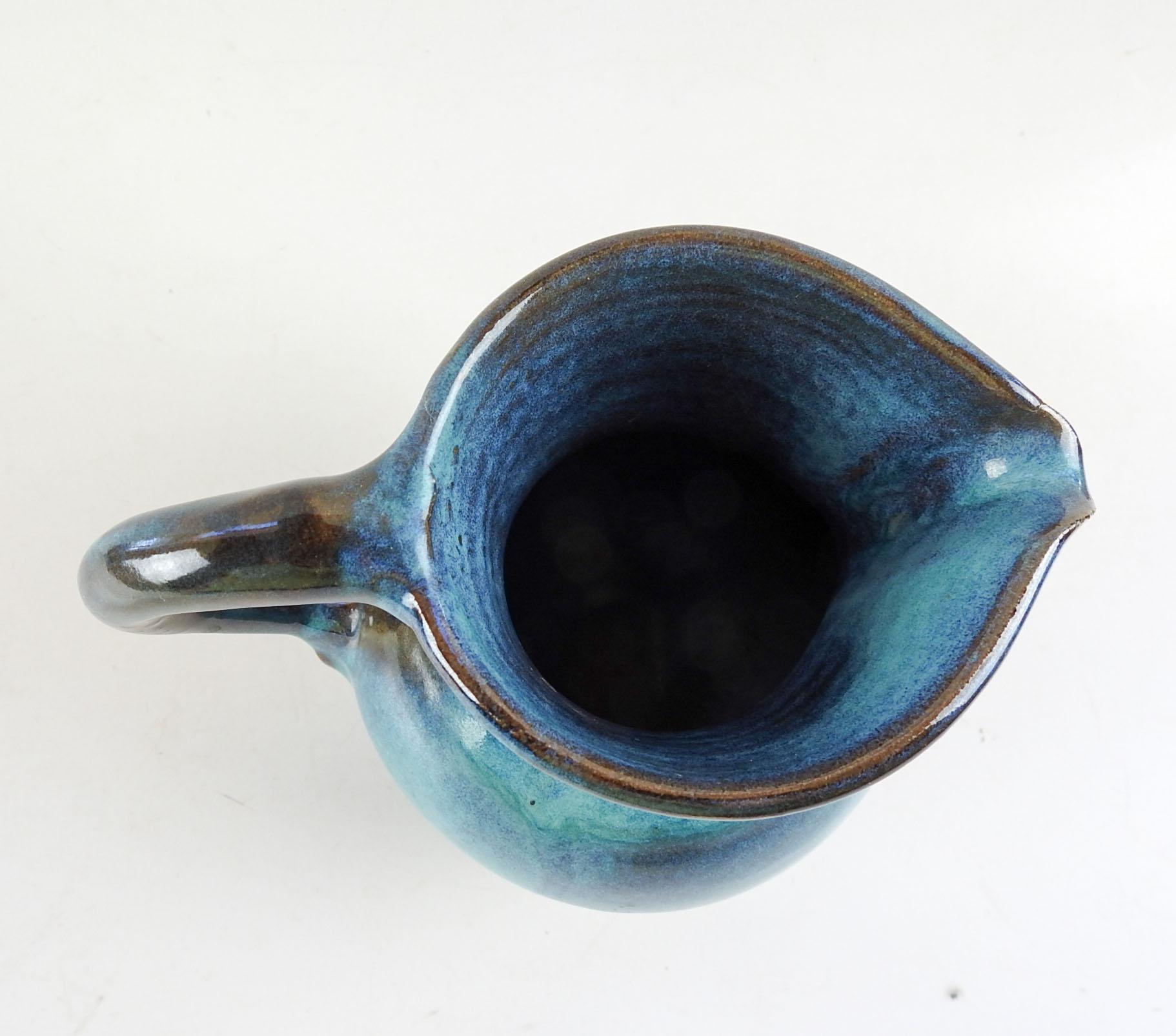 1973 Turquoise Blue Harding Black Pottery Pitcher In Good Condition In Seguin, TX