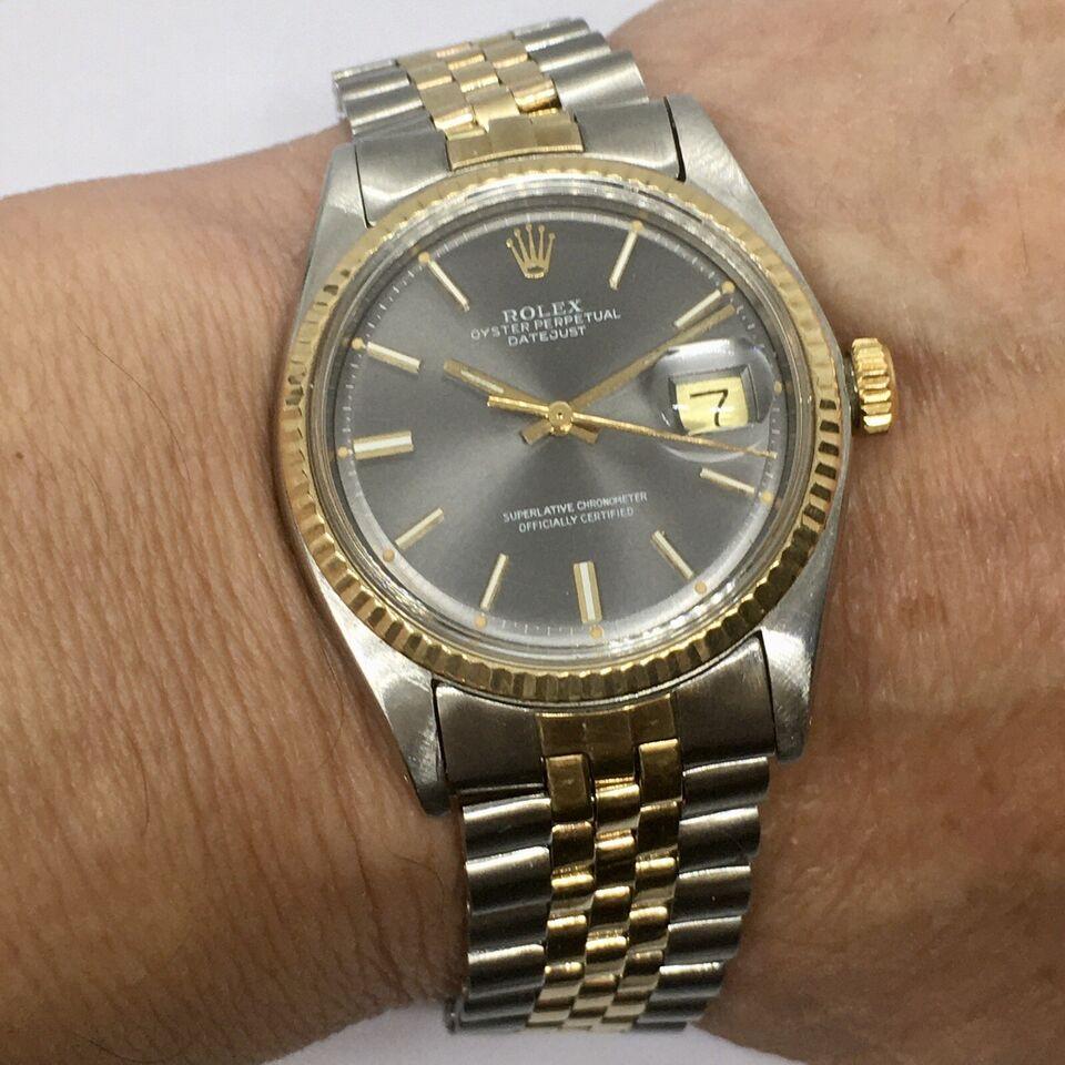 1973 Vintage Gent's Rolex Date Just 1601 Gray Silver Dial All Factory Original In Good Condition For Sale In Santa Monica, CA