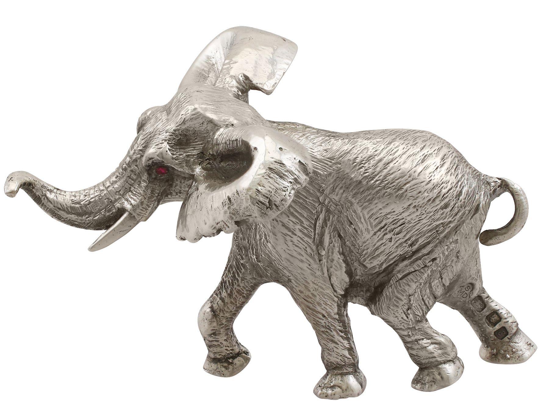 1973 Vintage Sterling Silver Model Elephant In Excellent Condition In Jesmond, Newcastle Upon Tyne